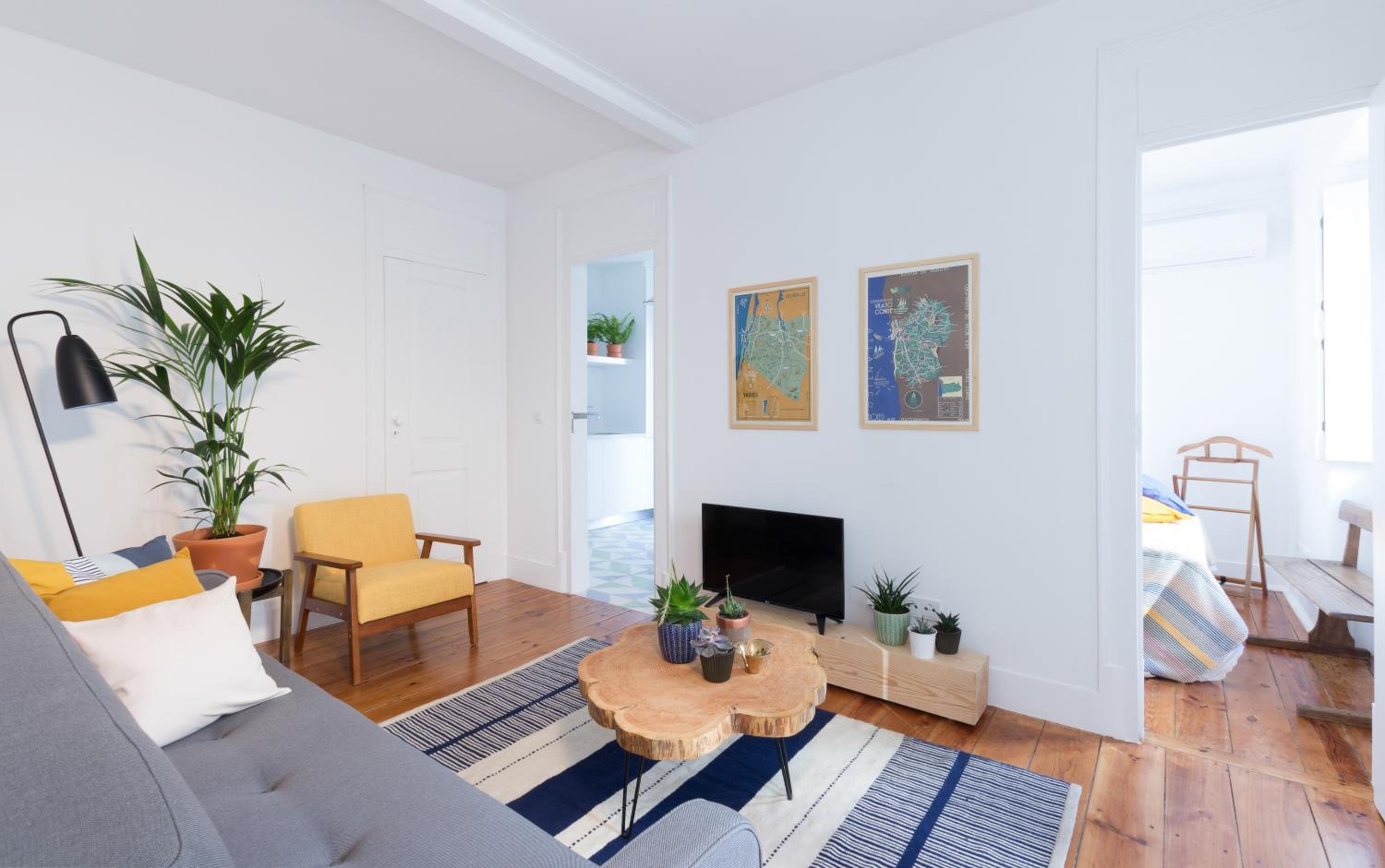 Apartment with Balcony - Photo 7