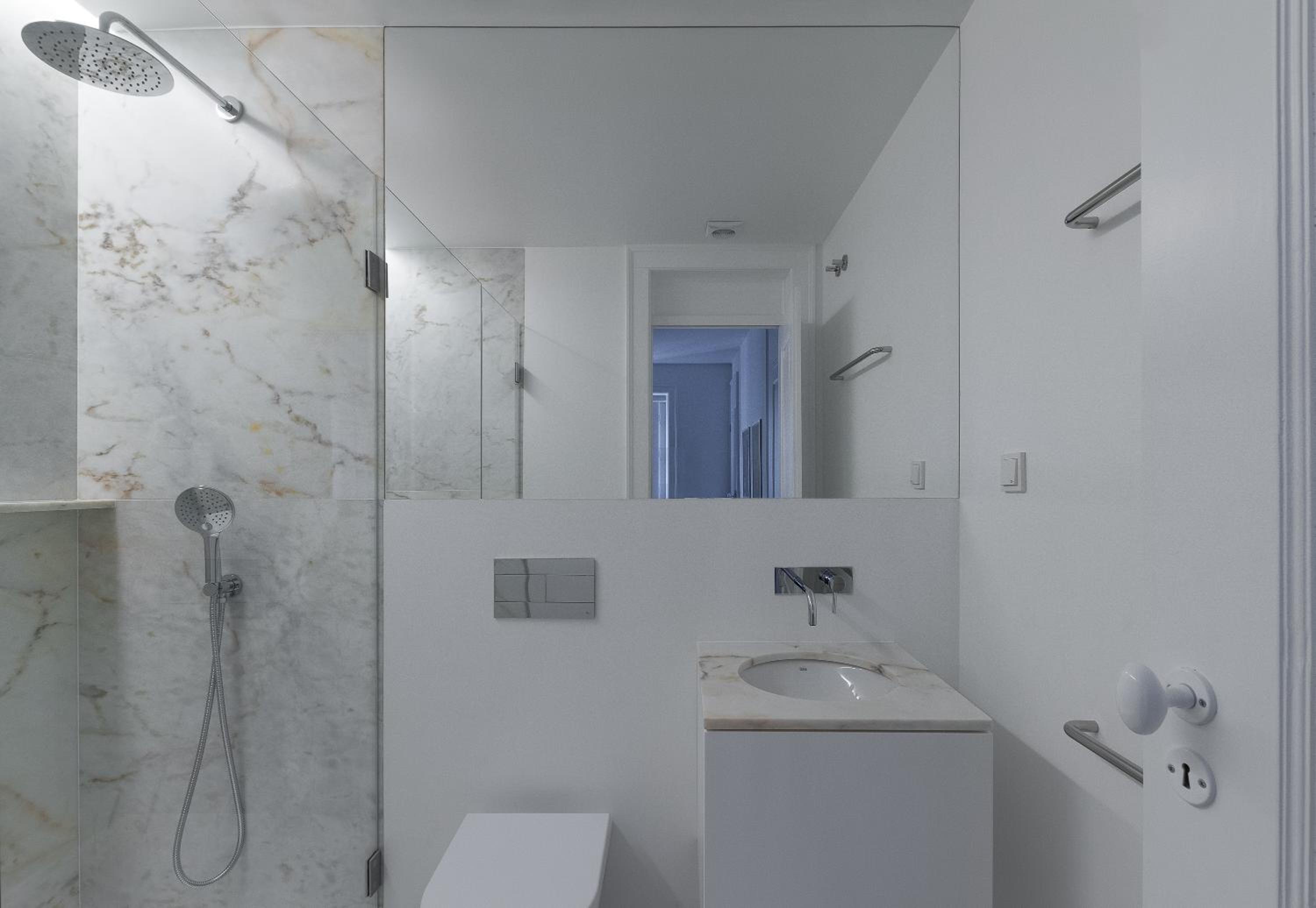 Apartment with Balcony - Photo 25