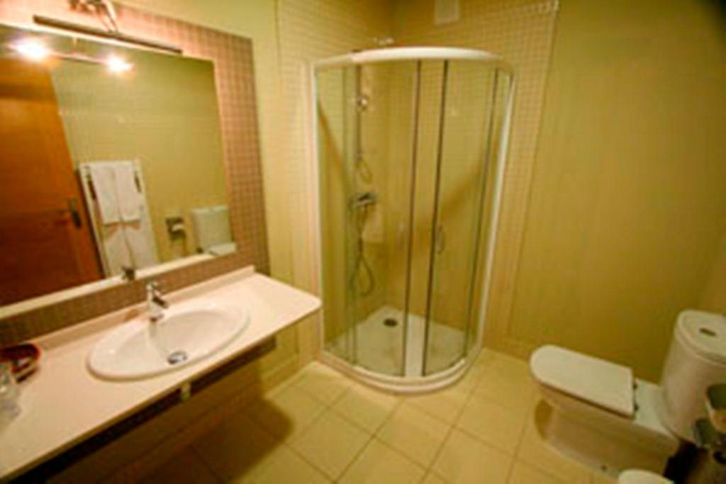 Twin Room - Photo 6
