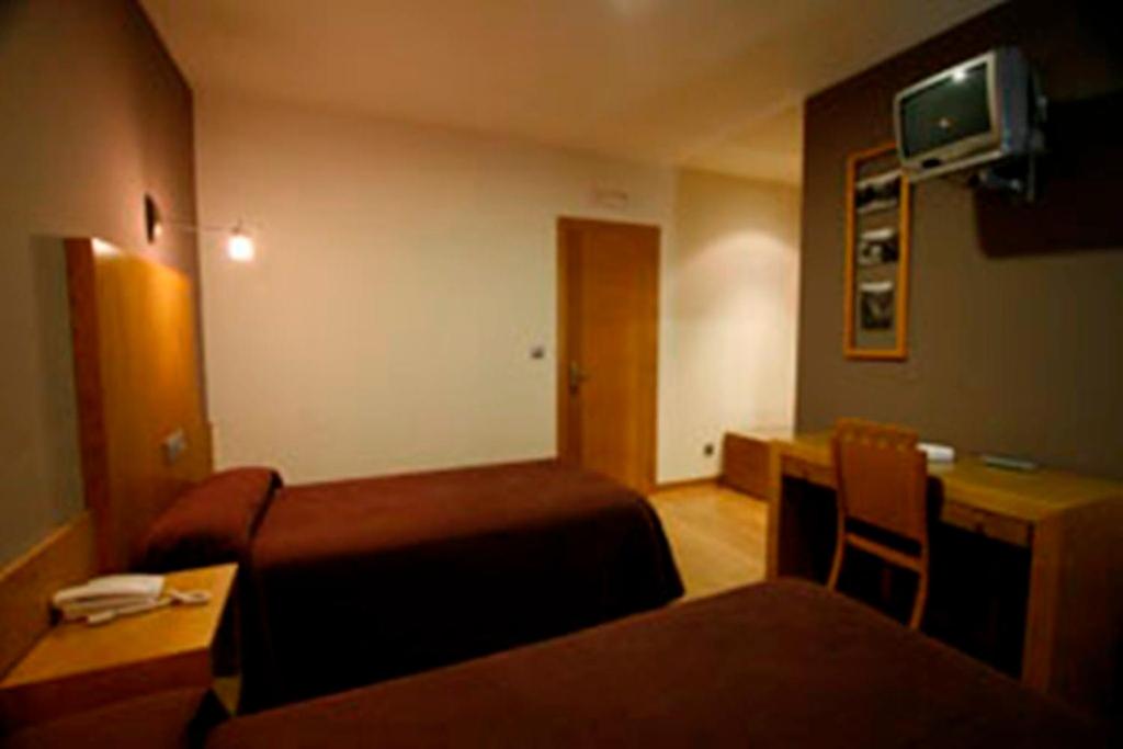 Twin Room - Photo 5