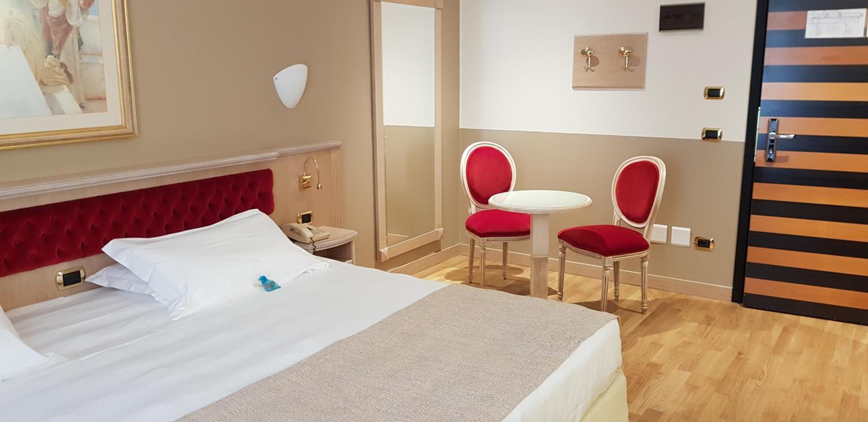 Double Room - Photo 7