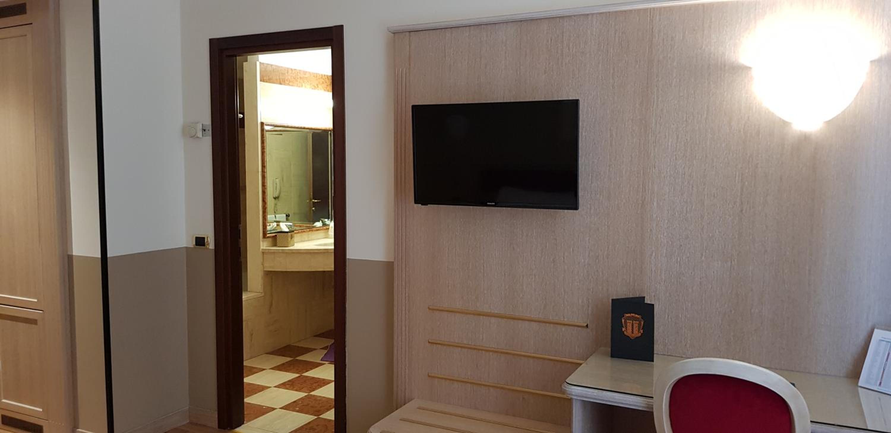 Double Room - Photo 8