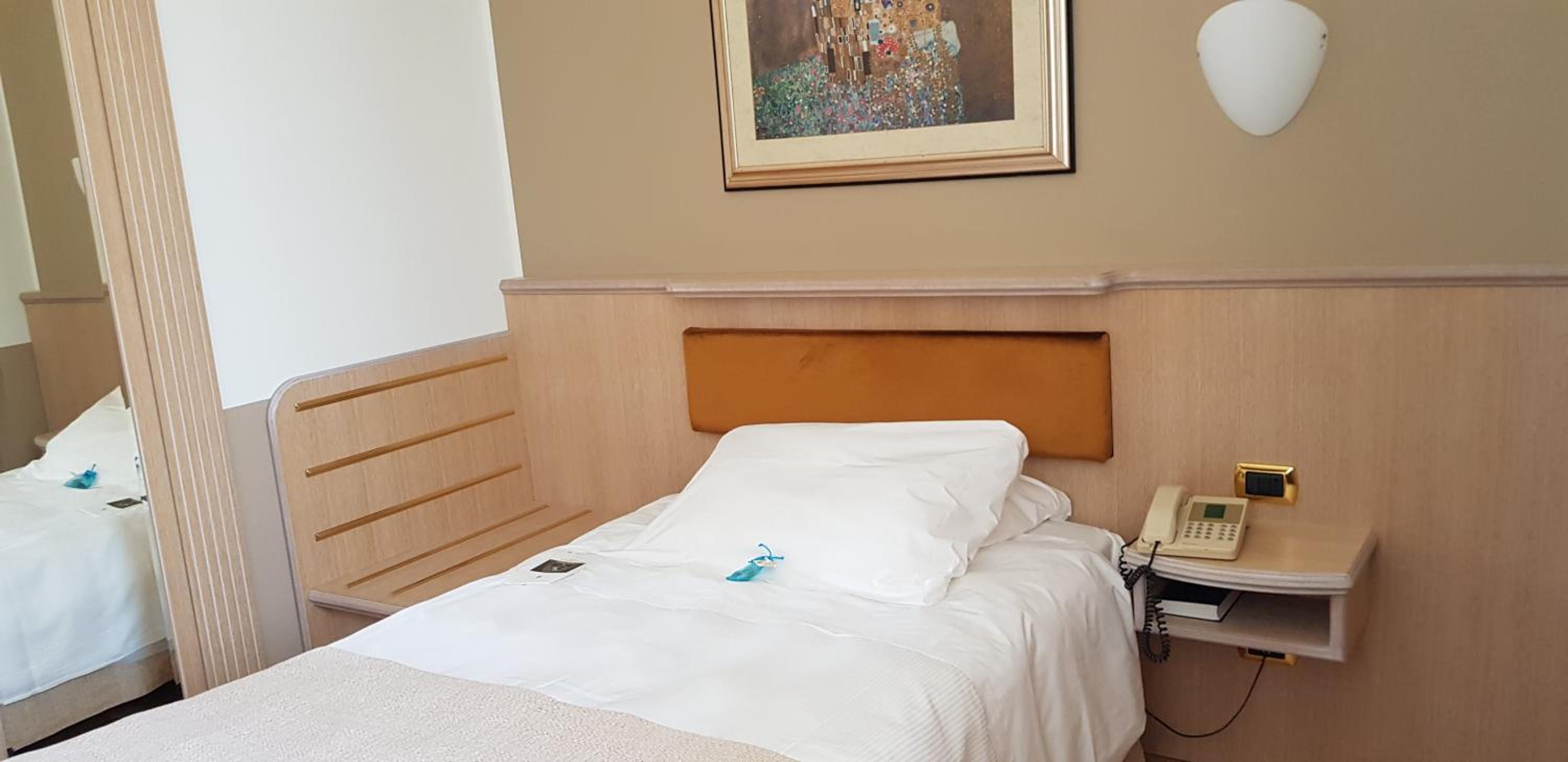 Single Room - Photo 5