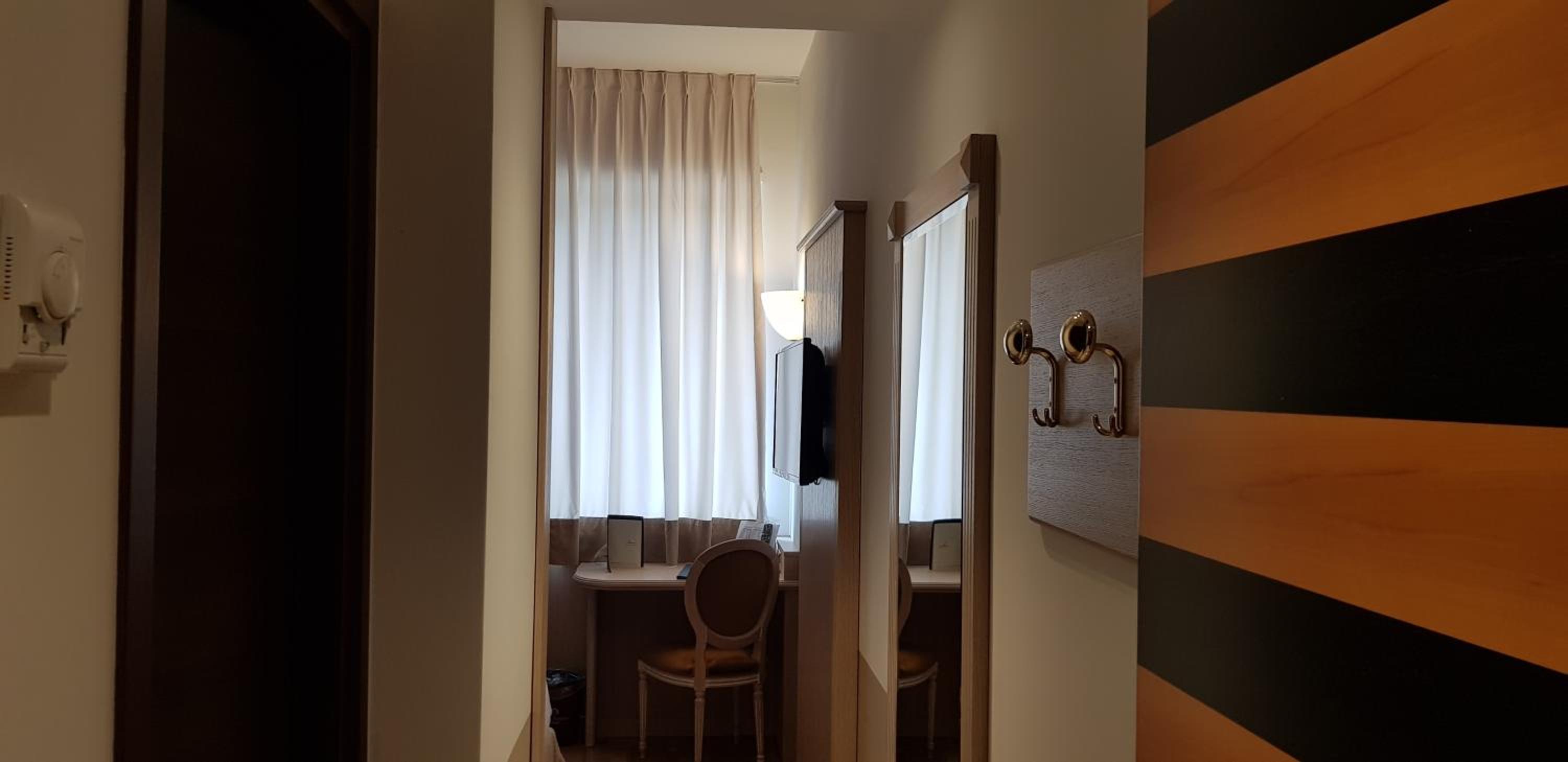 Single Room - Photo 1