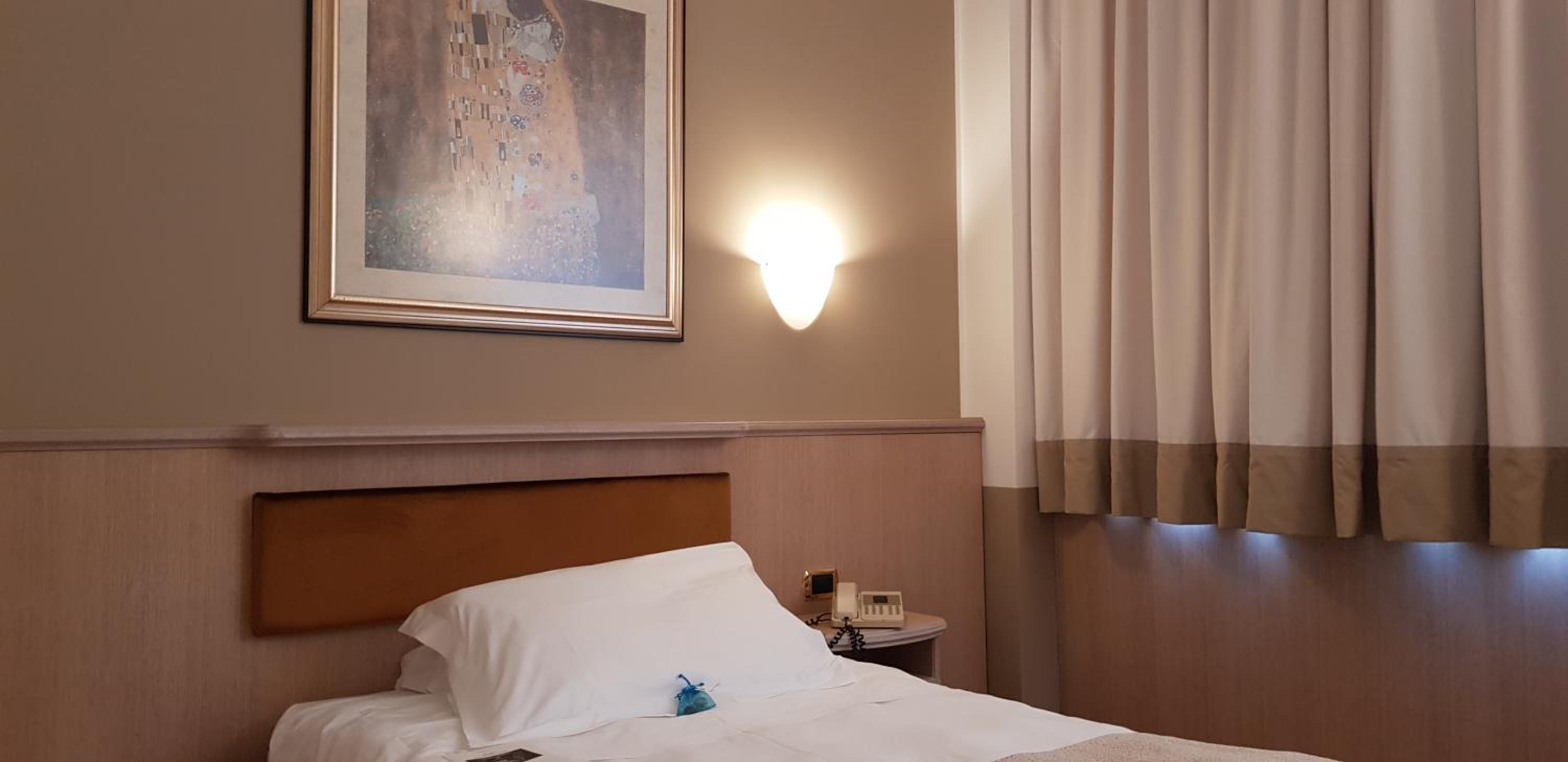Single Room - Photo 6