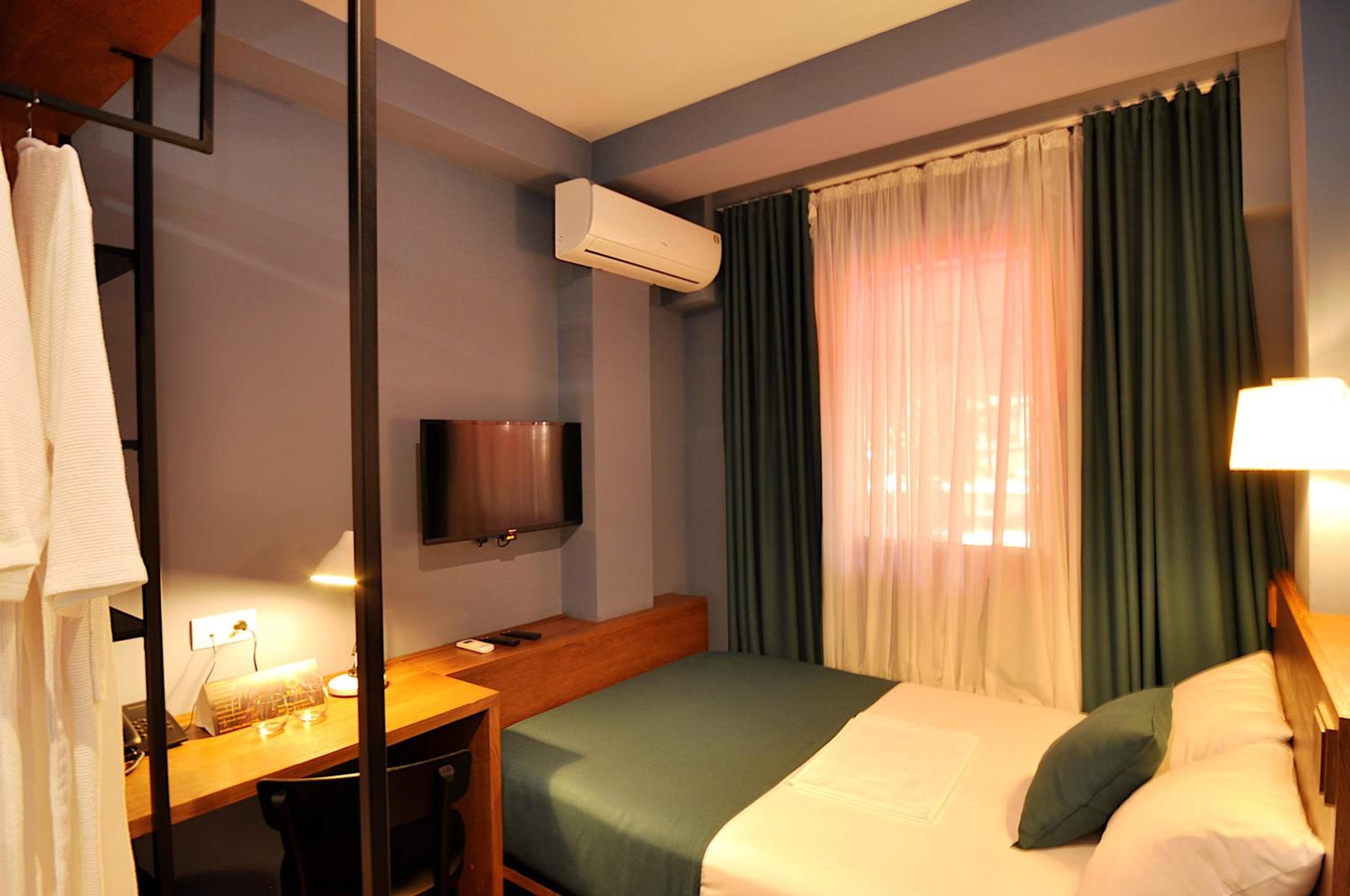 Small Double Room - Photo 6