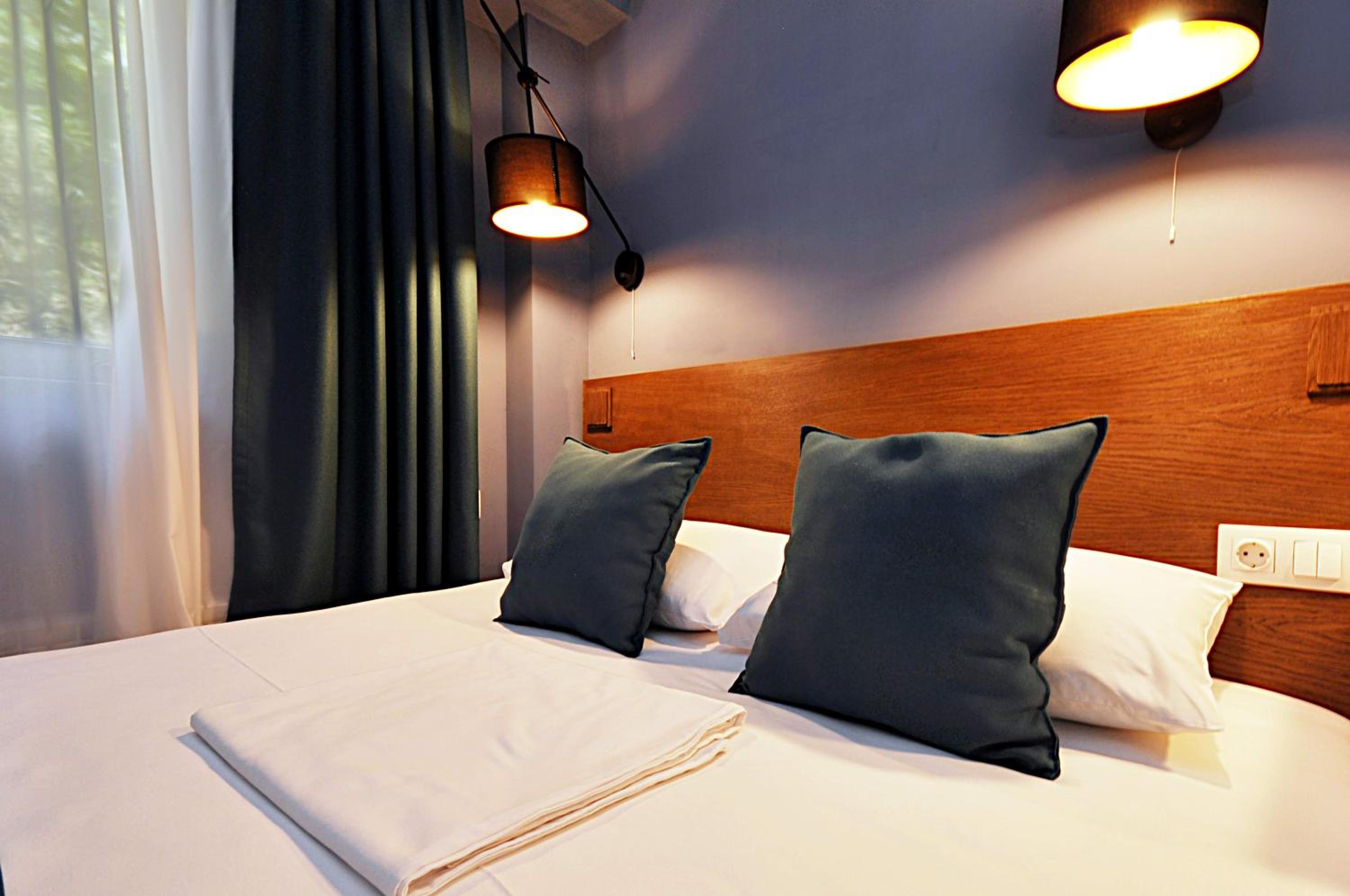 Standard Double Room - Photo 15