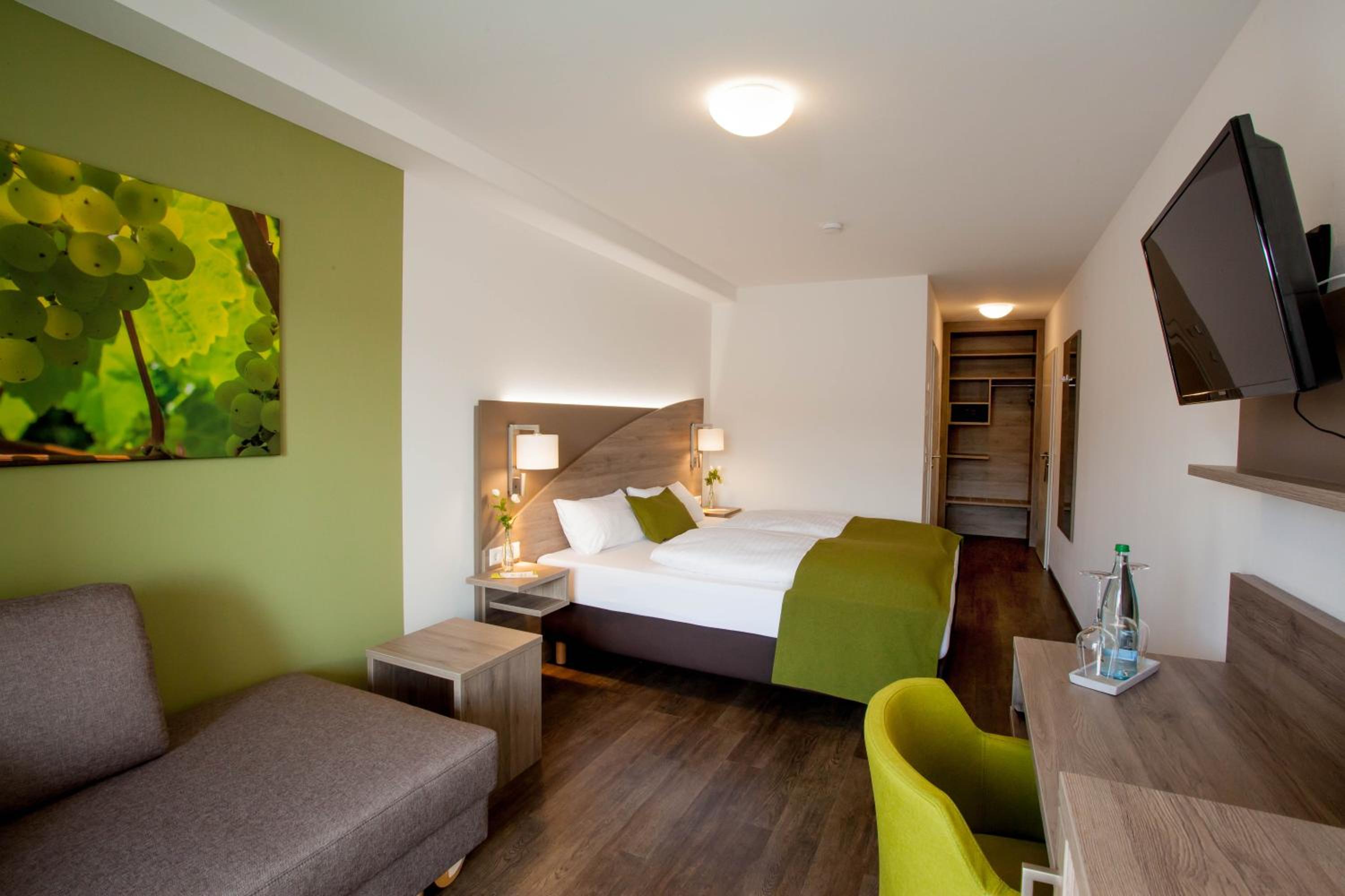 Double Room with Balcony - Photo 4