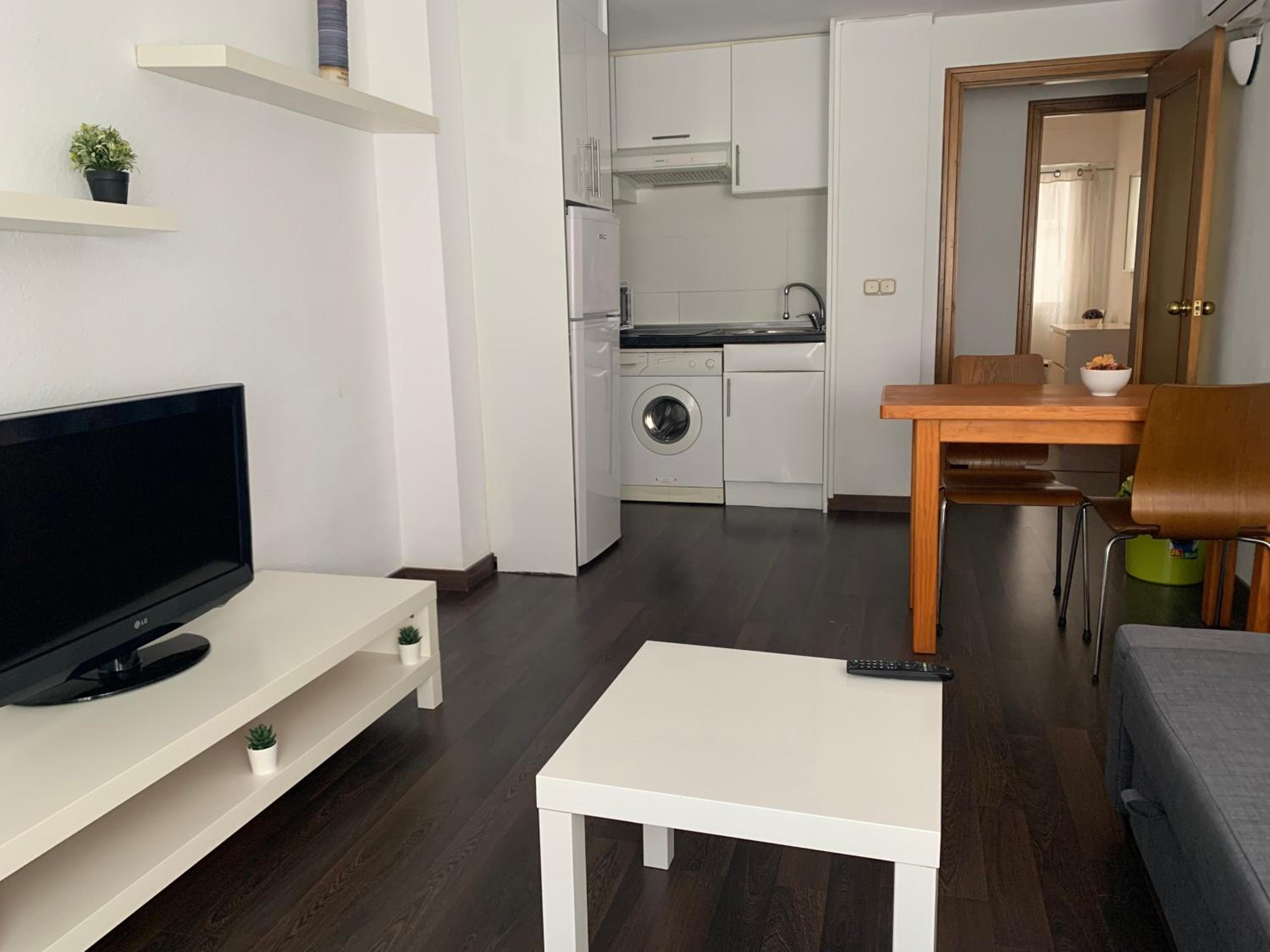 One-Bedroom Apartment - Photo 2