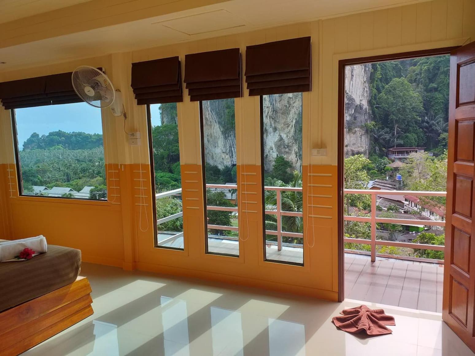 Double Room with Mountain View - Photo 22