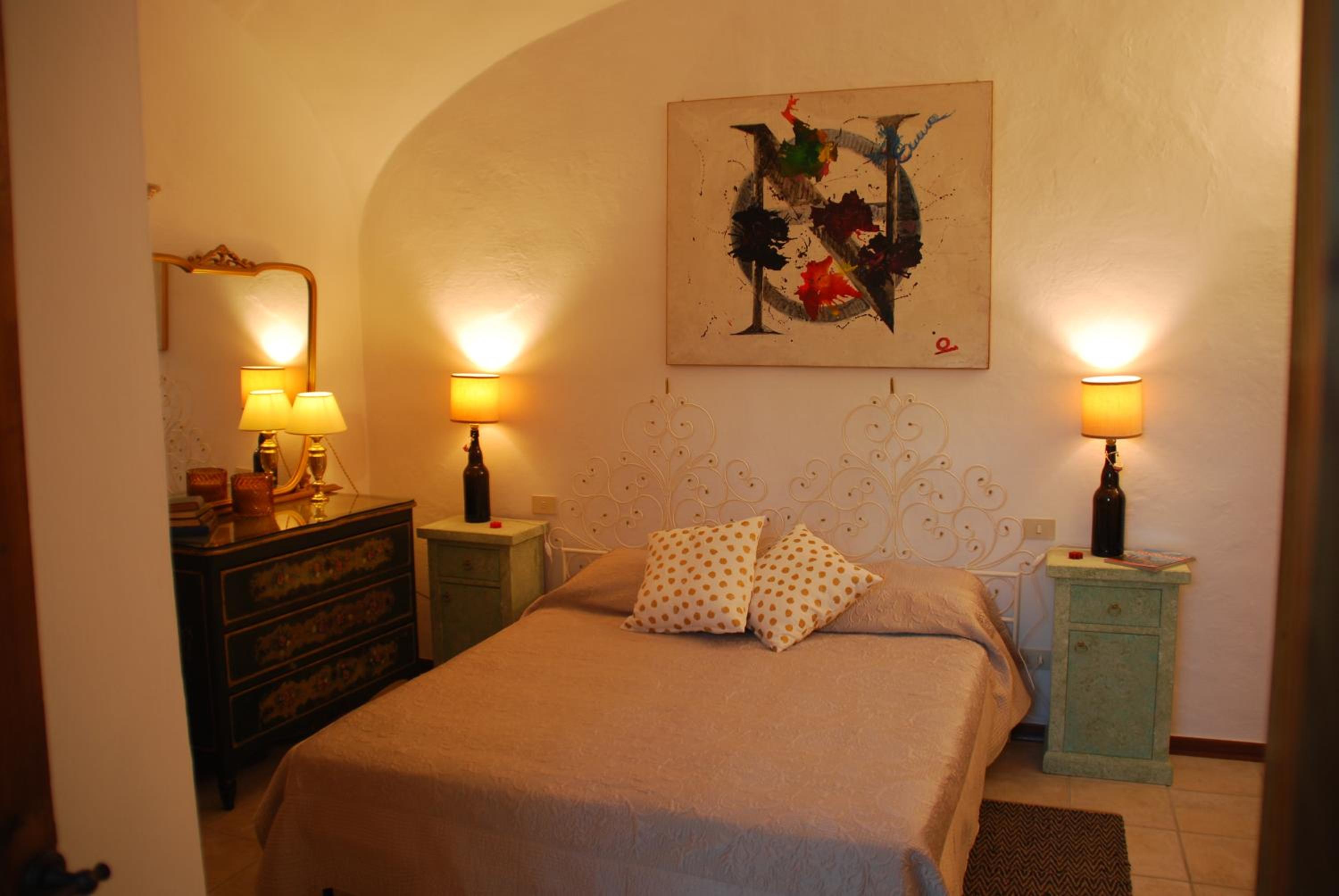 One-Bedroom Apartment - Photo 1