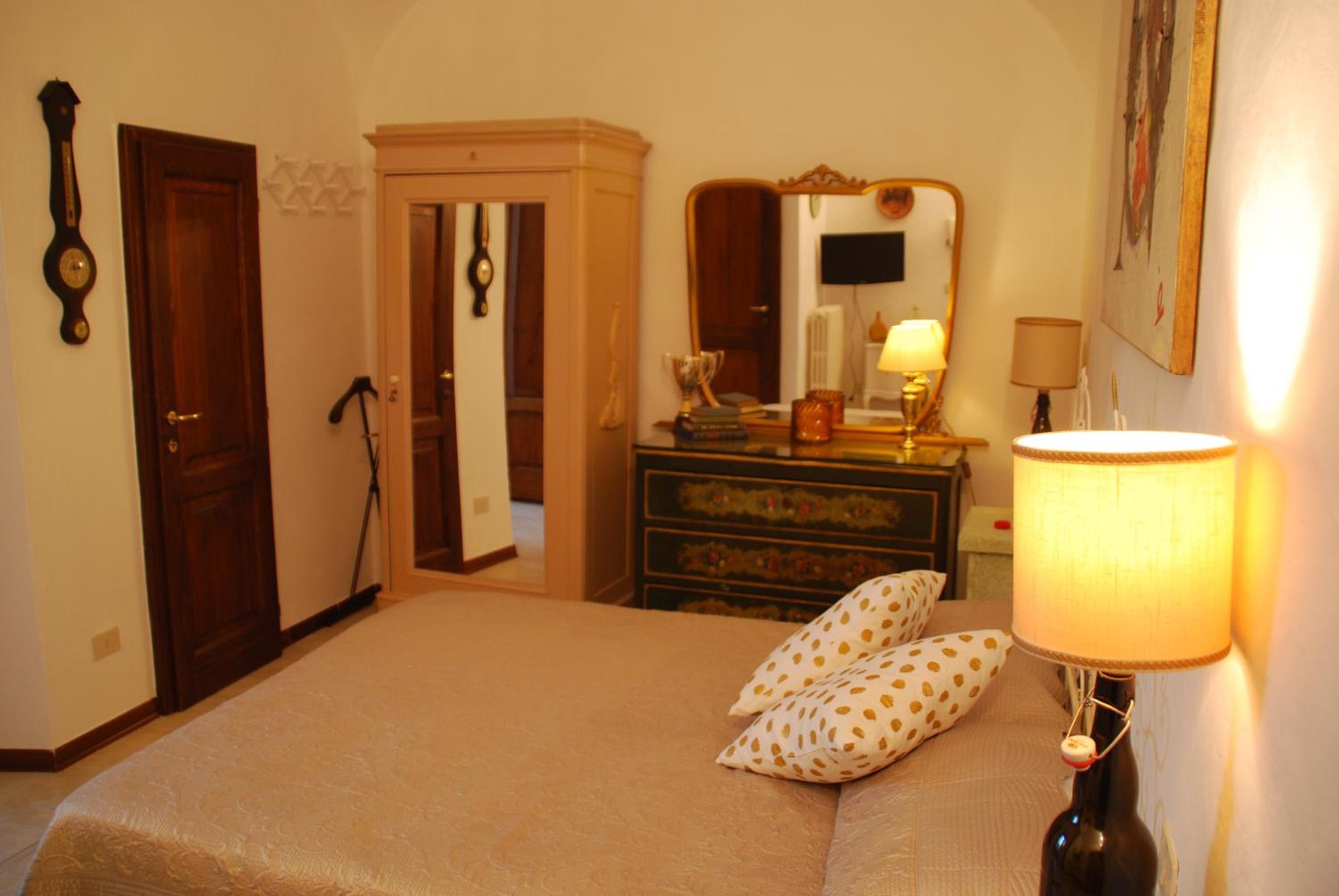 One-Bedroom Apartment - Photo 12