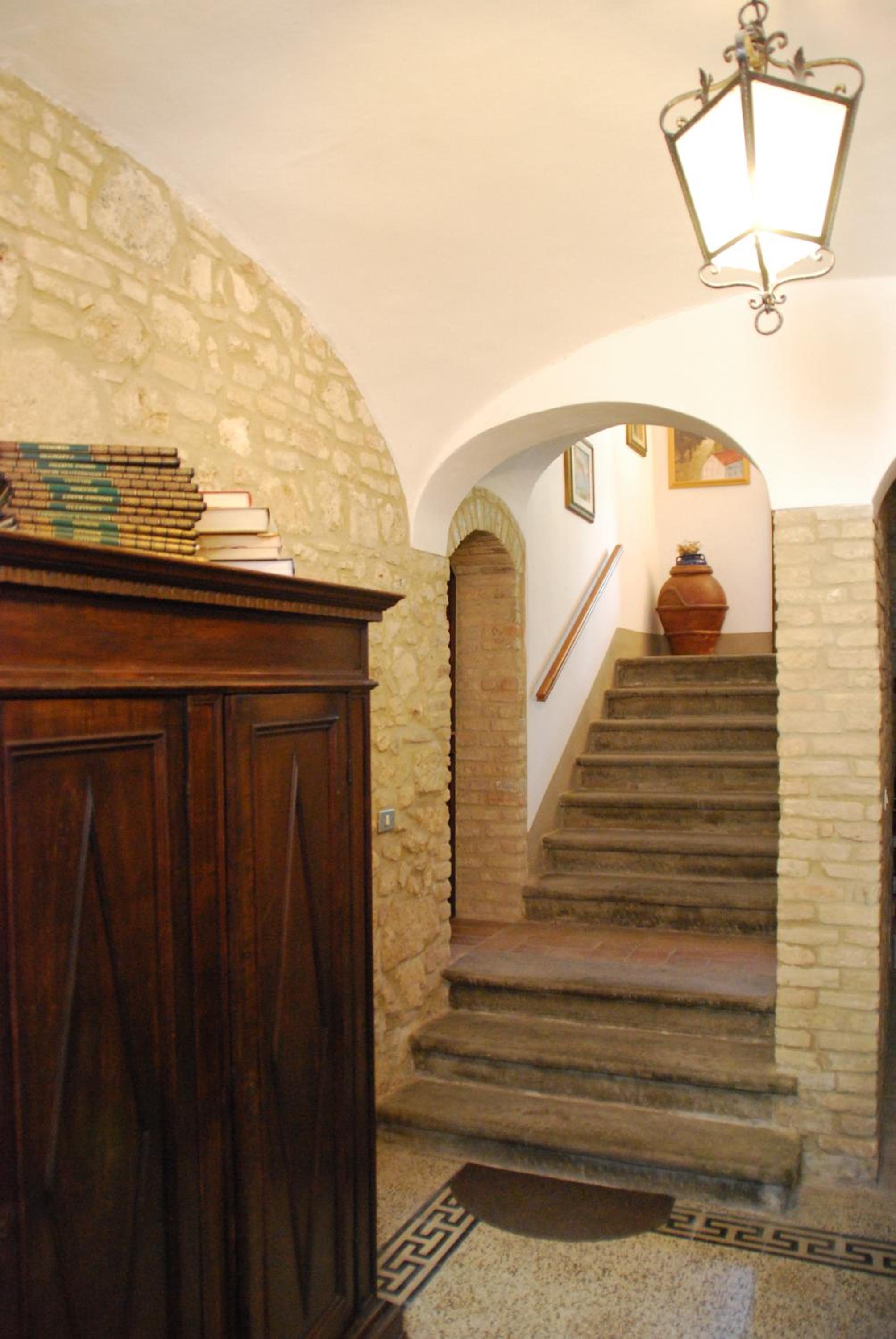 One-Bedroom Apartment - Photo 3