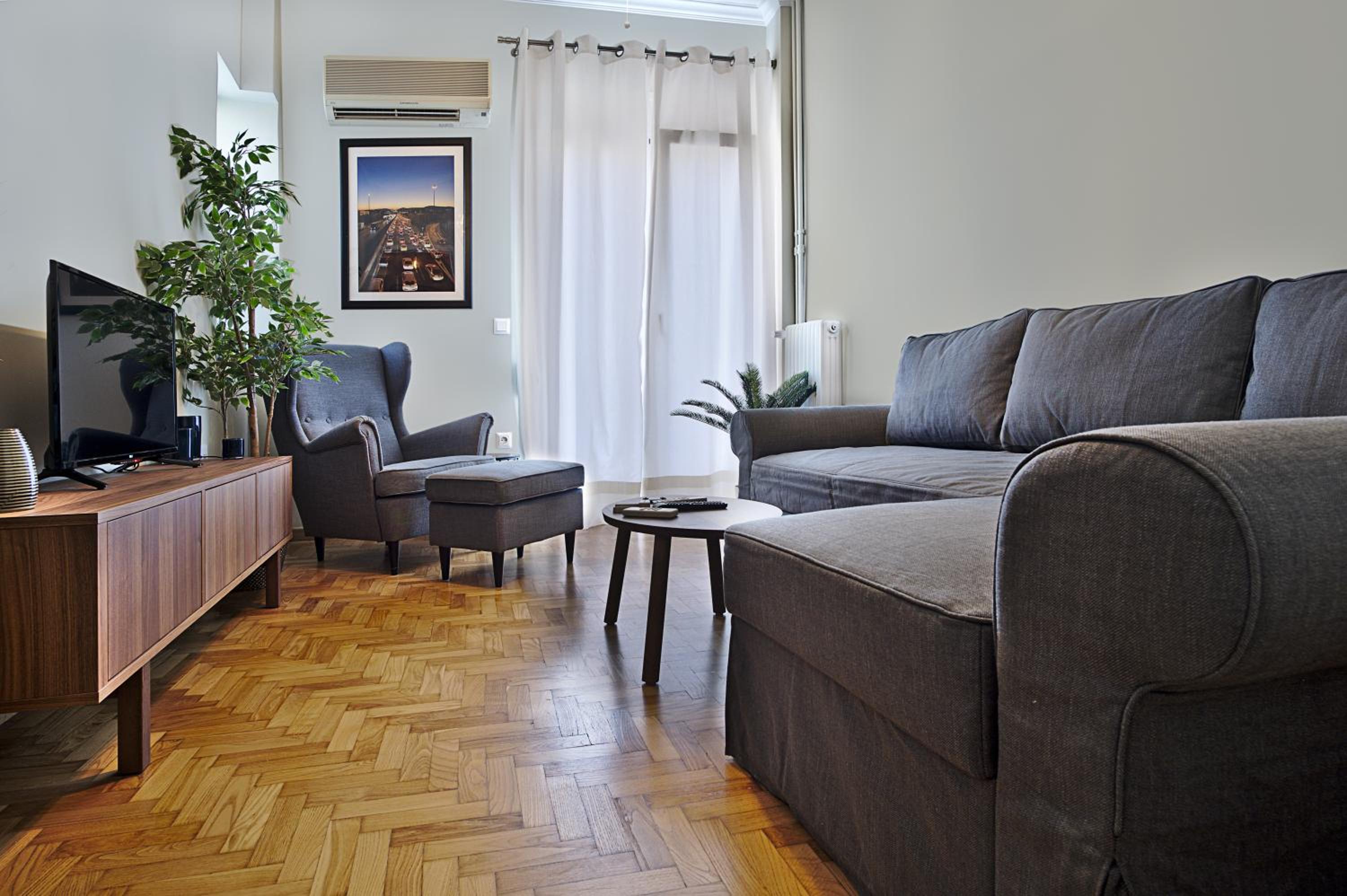 One-Bedroom Apartment