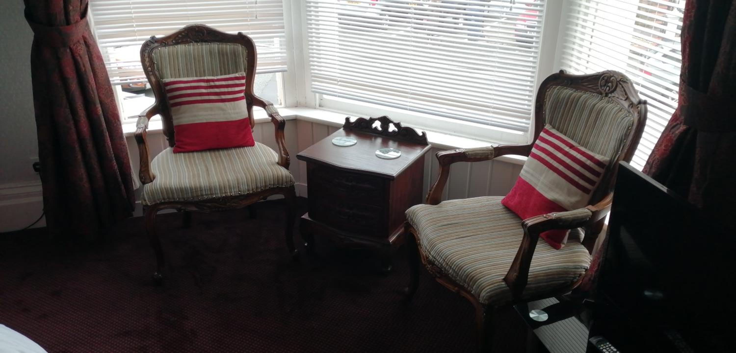 Luxury King-Size Bedroom (Front) - Photo 19
