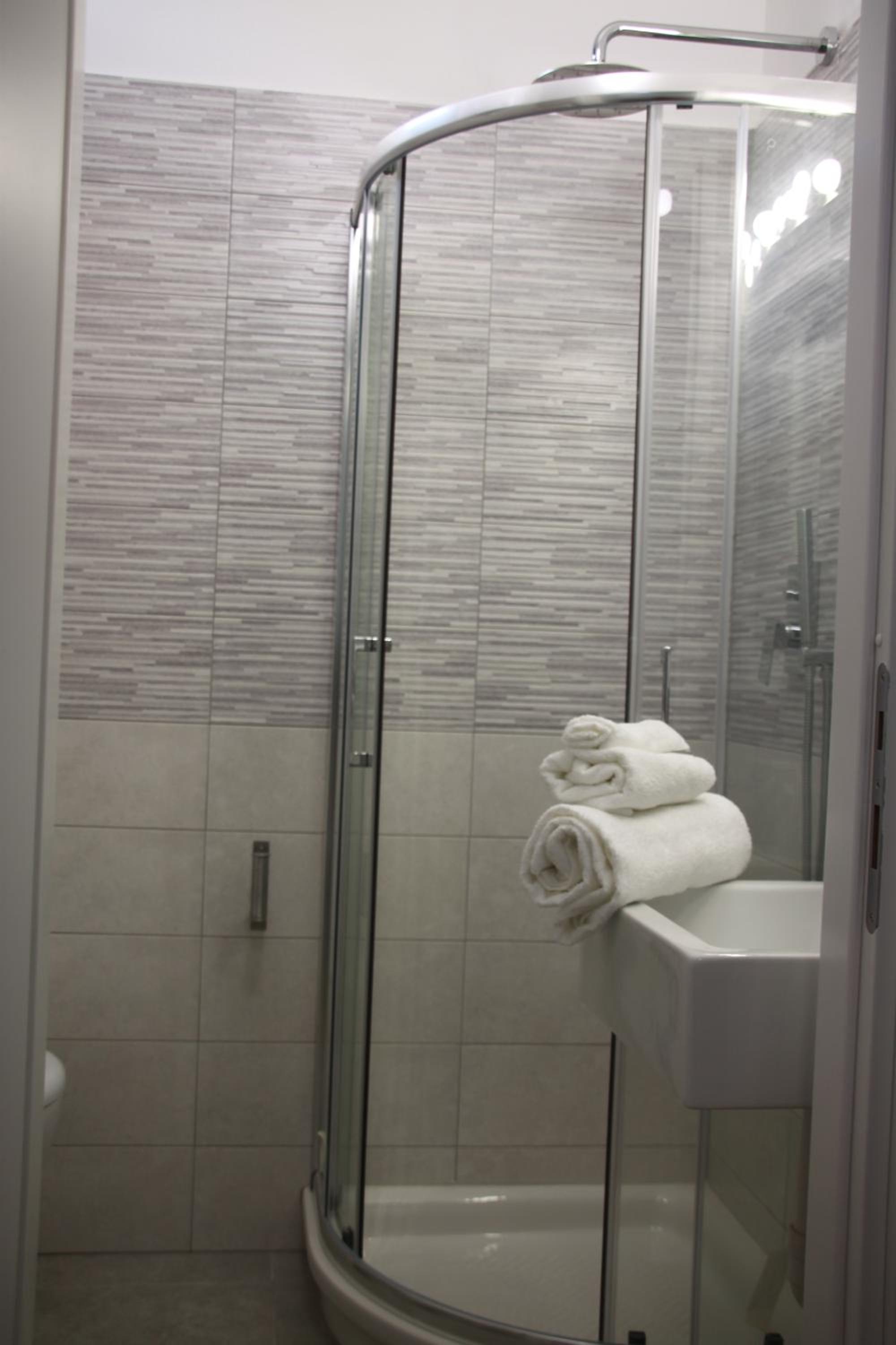 Double Room with Private External Bathroom photo 2