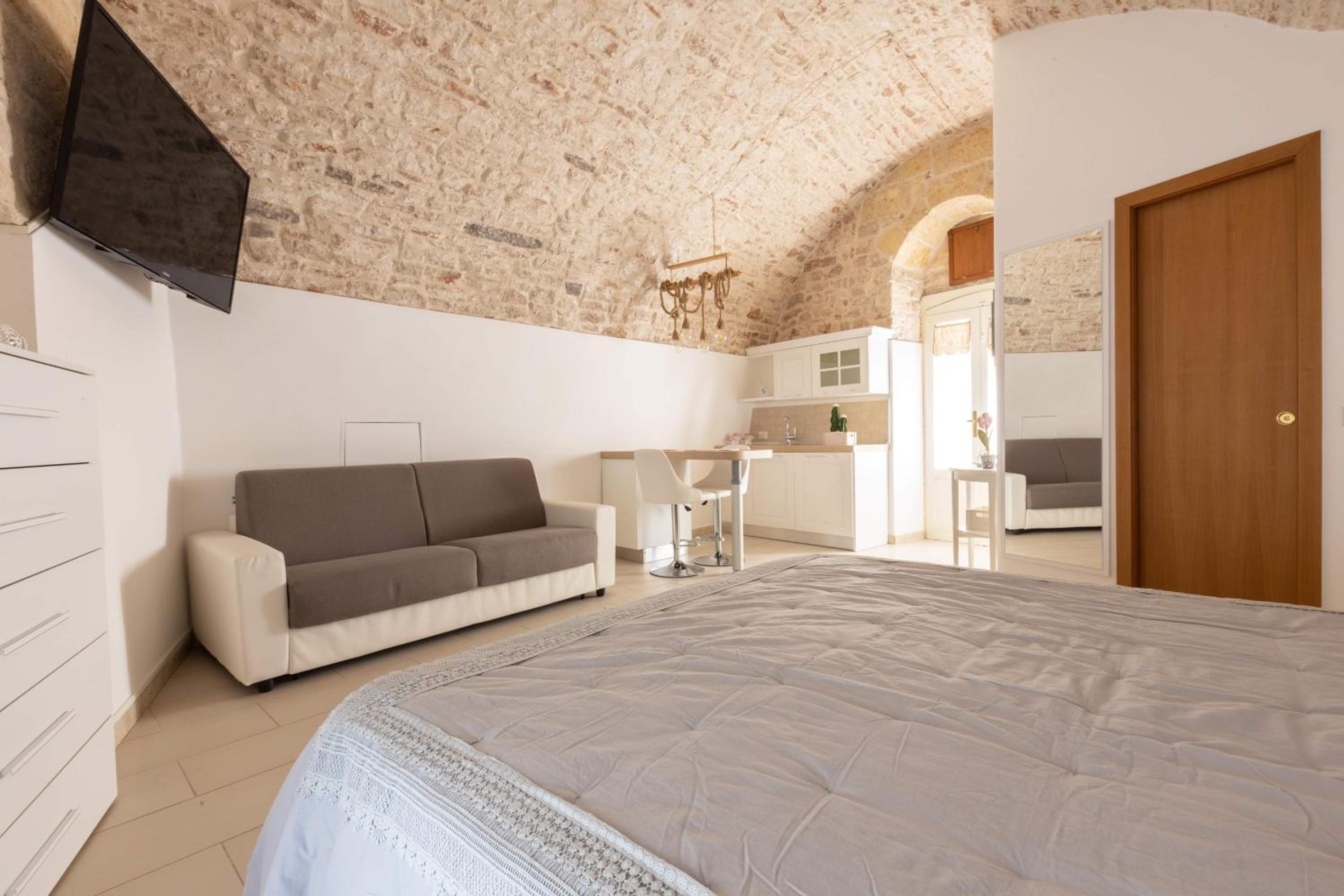 Quadruple Room with Garden View - Photo 25