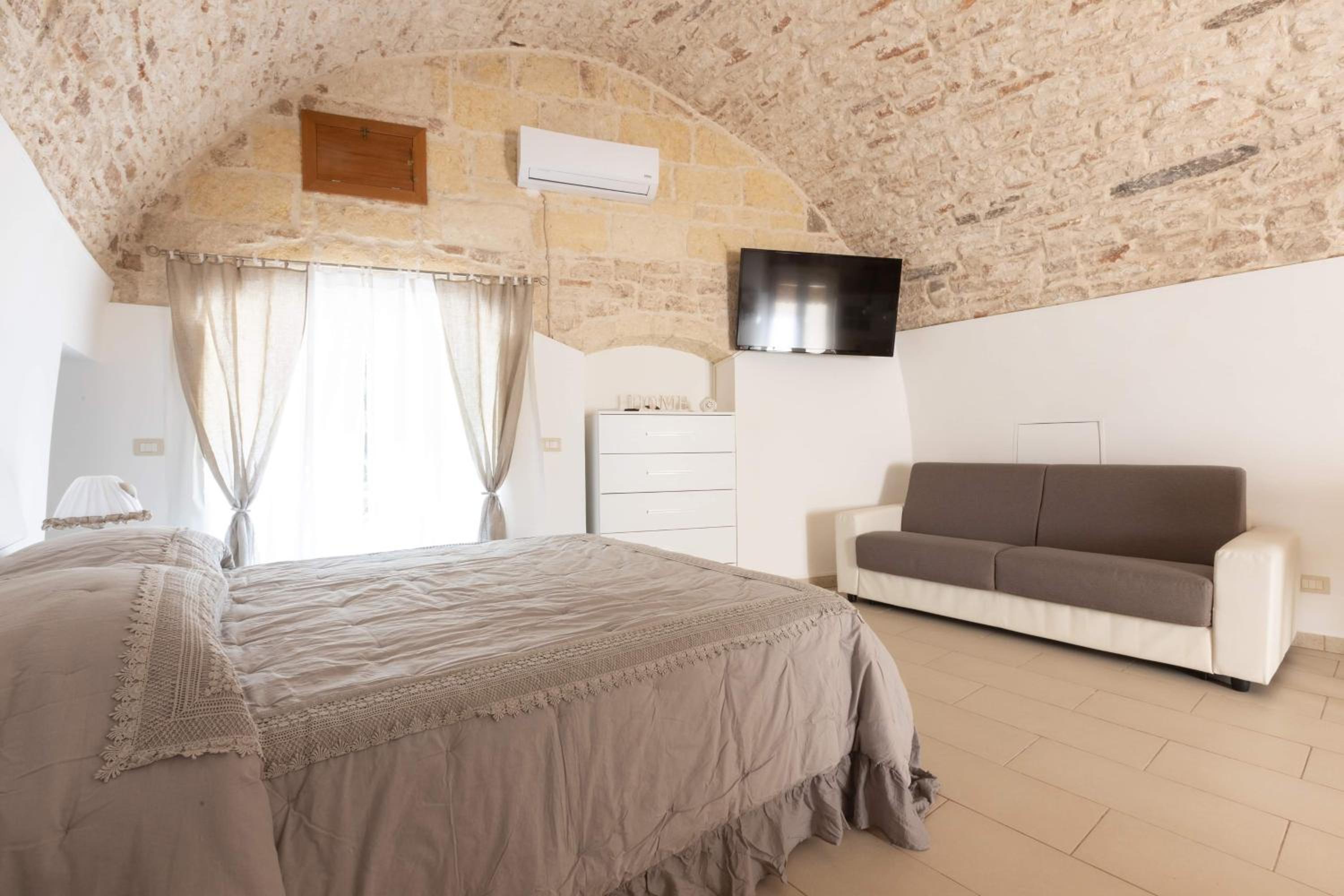 Quadruple Room with Garden View - Photo 19