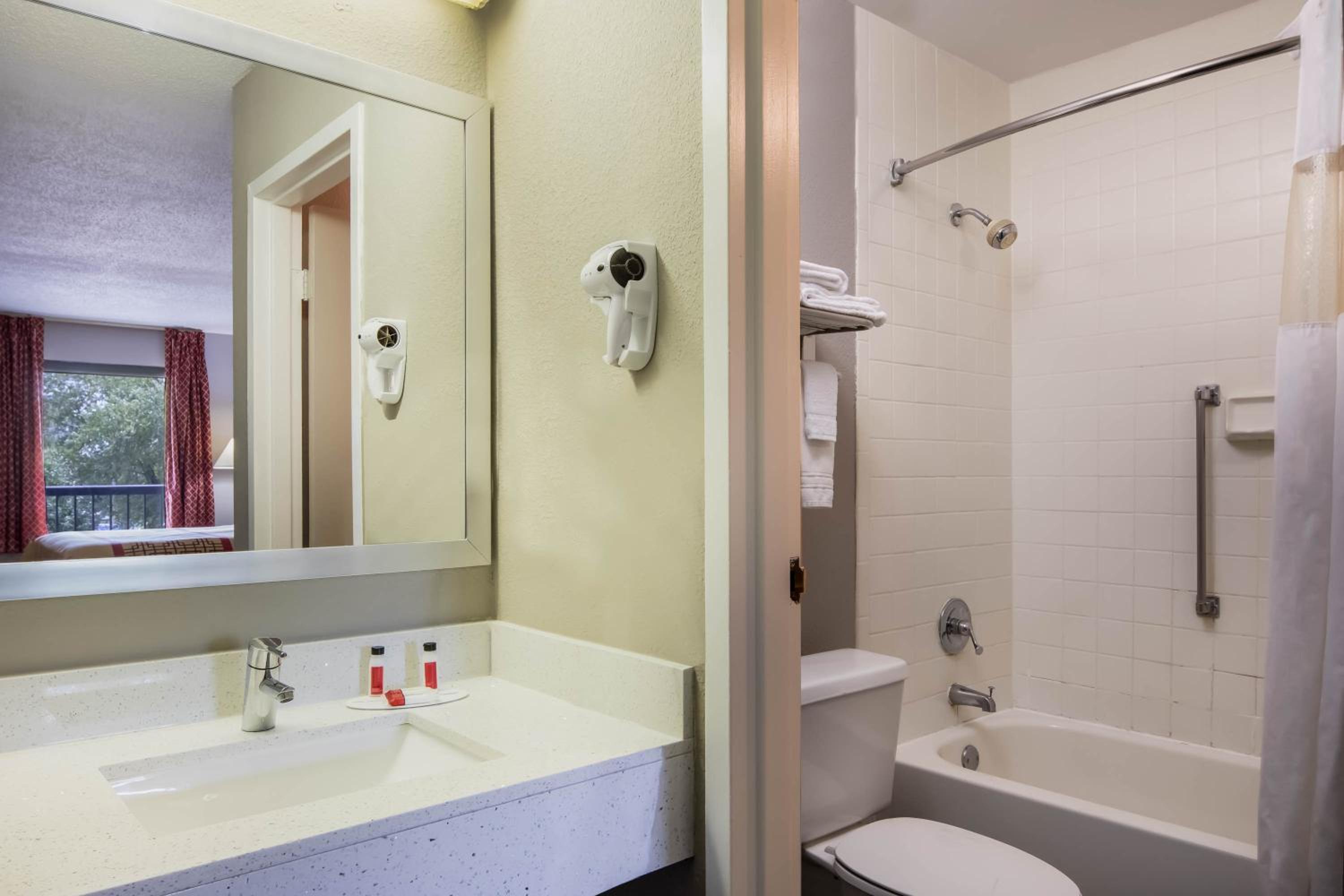 Deluxe Double Room with Two Double Beds - Non-Smoking - Photo 3