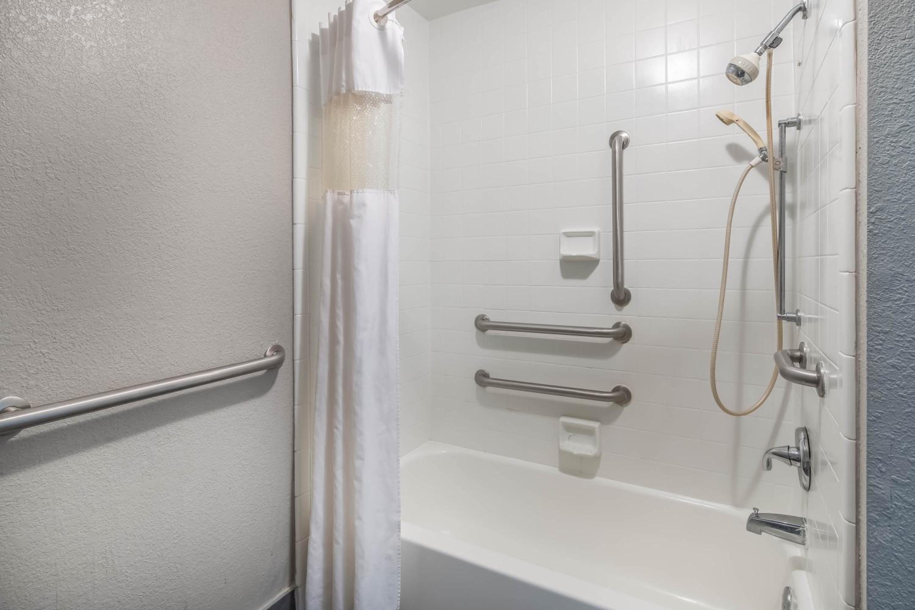 Queen Room - Disability Access/Non-Smoking - Photo 5