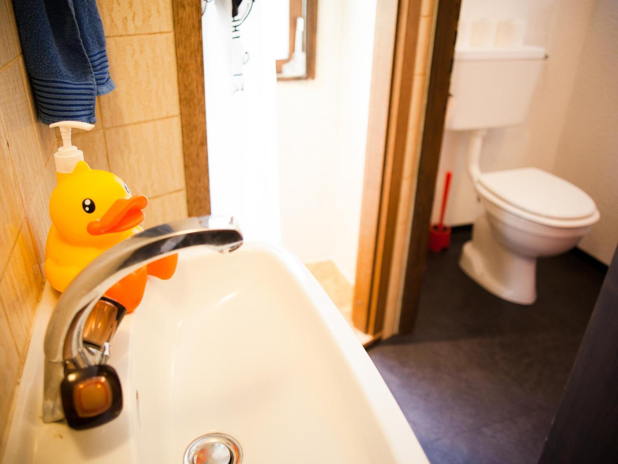 Single Room with Shared Bathroom photo 3