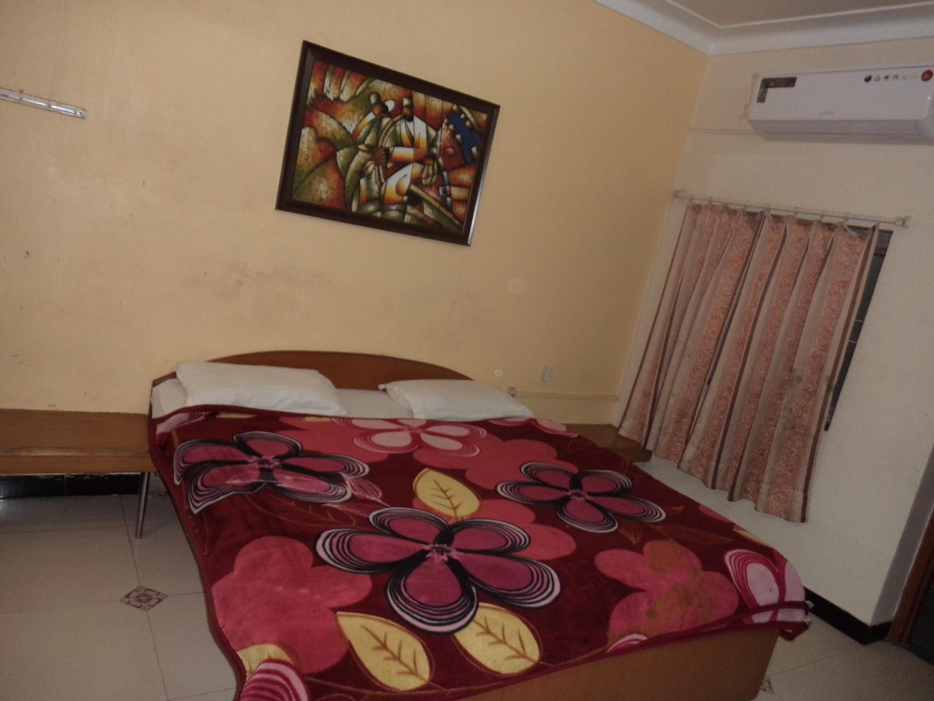 Budget Double Room photo 3
