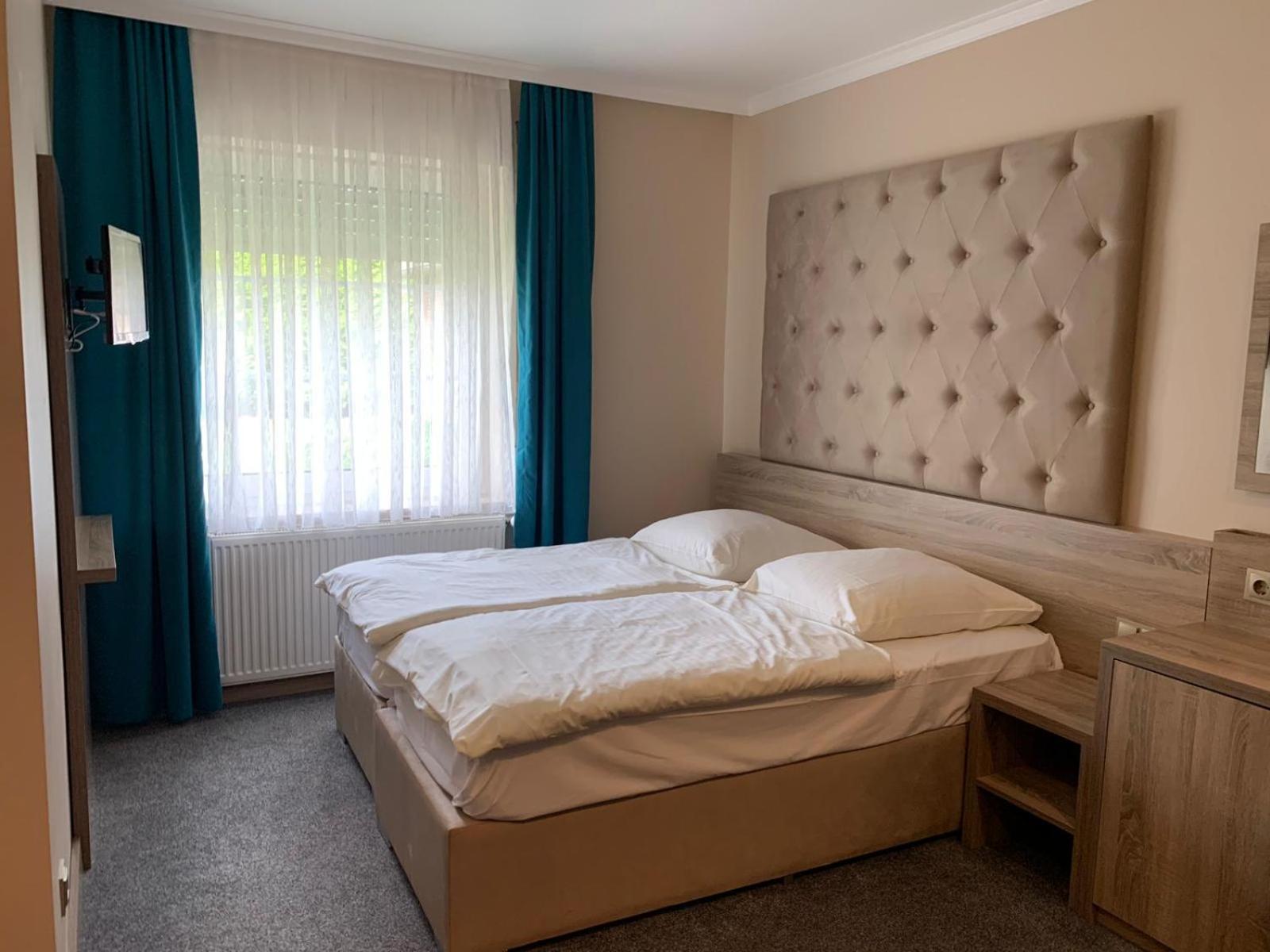 Double Room - Photo 2