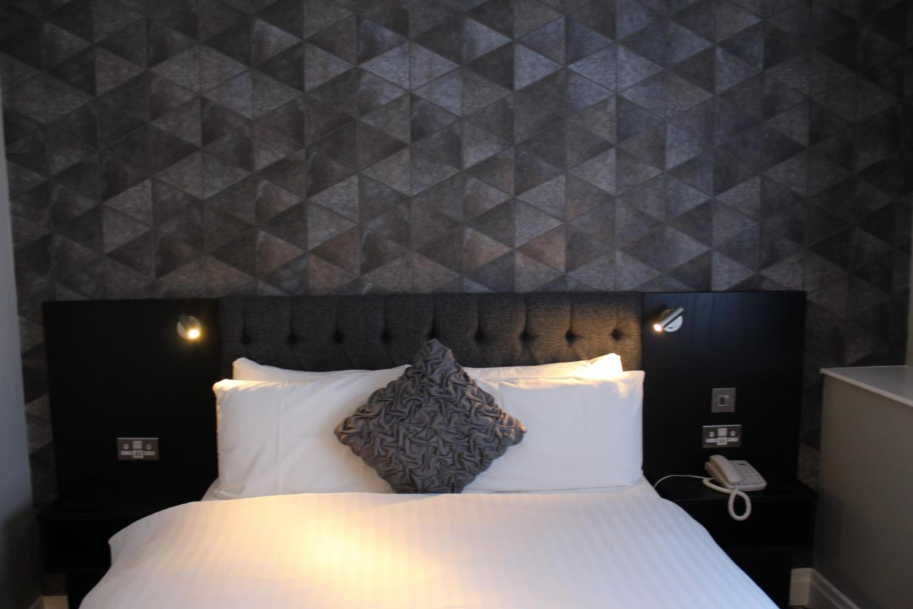 Double or Twin Room - Photo 3