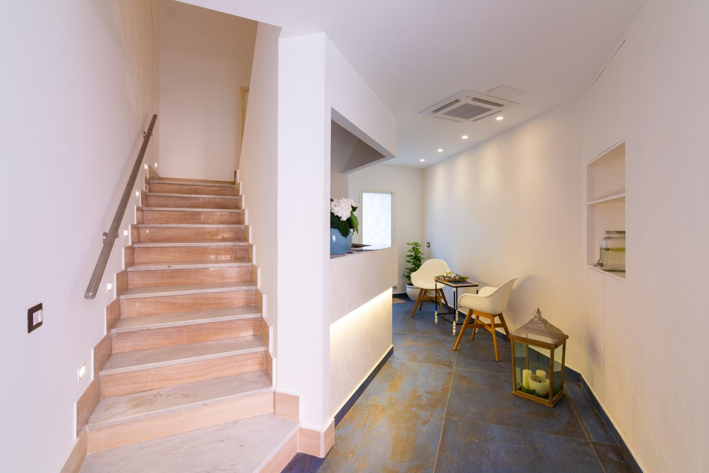 Superior King Room - Photo 4
