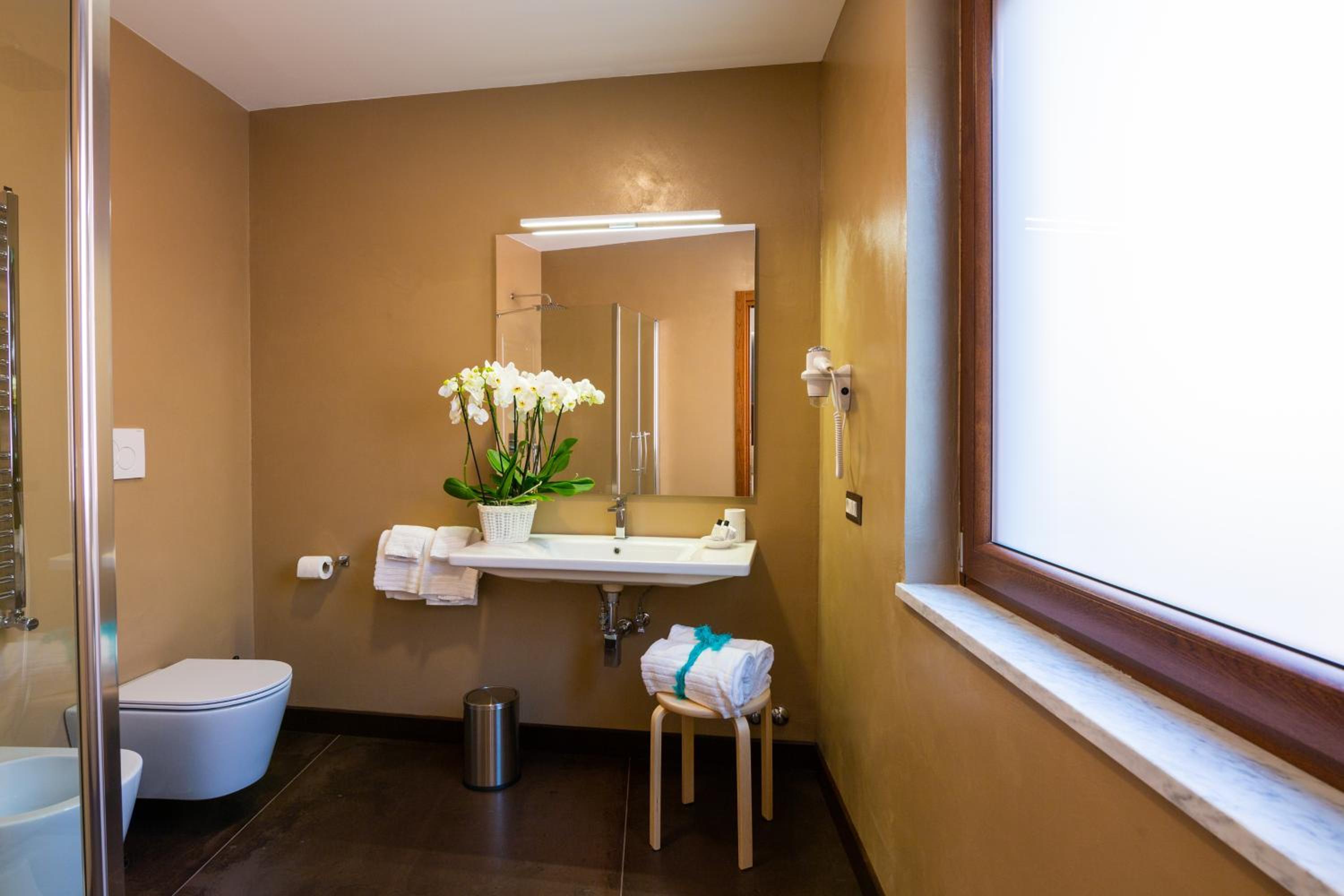 Superior King Room - Photo 2