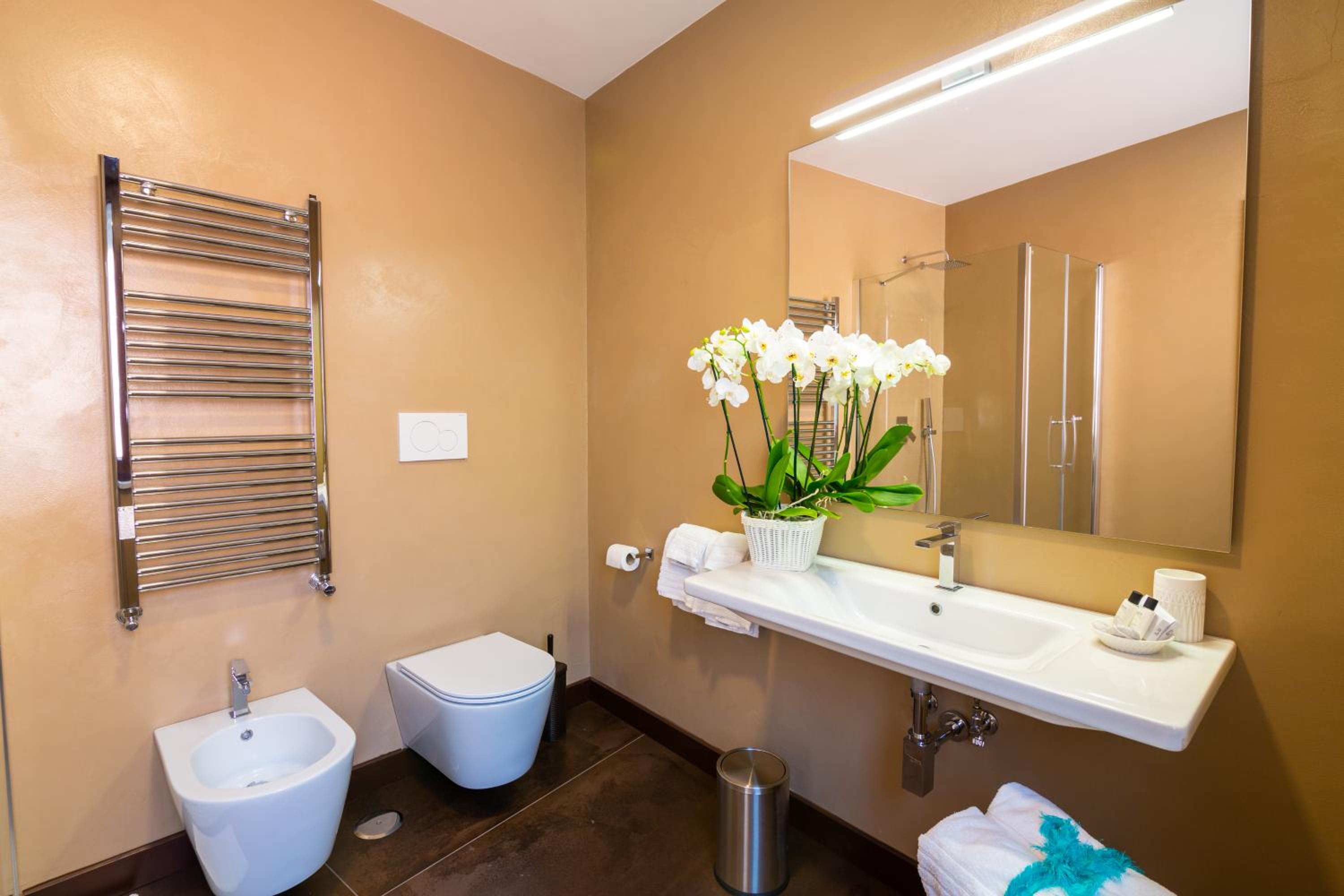 Superior King Room - Photo 3