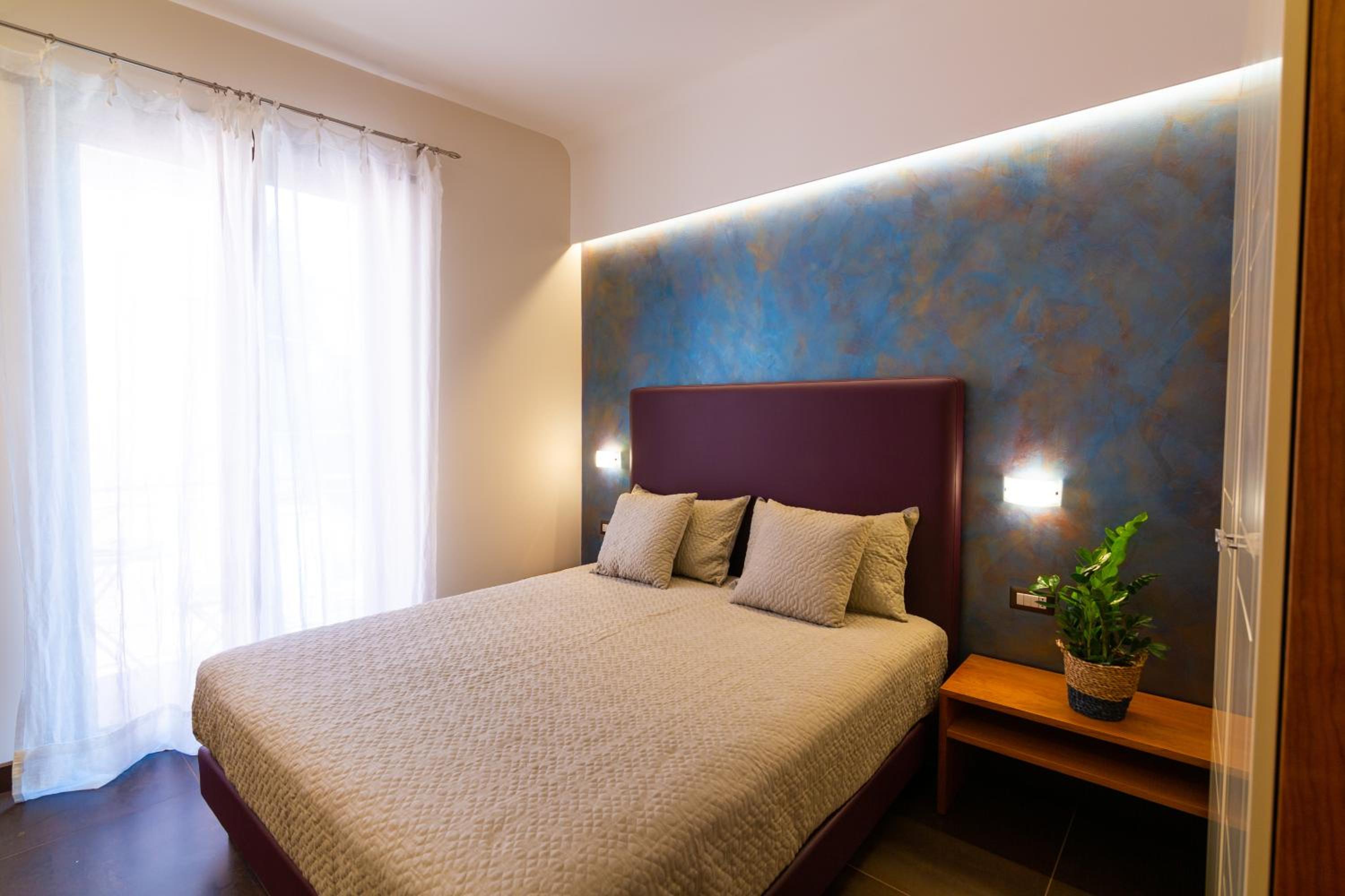 Superior King Room - Photo 8