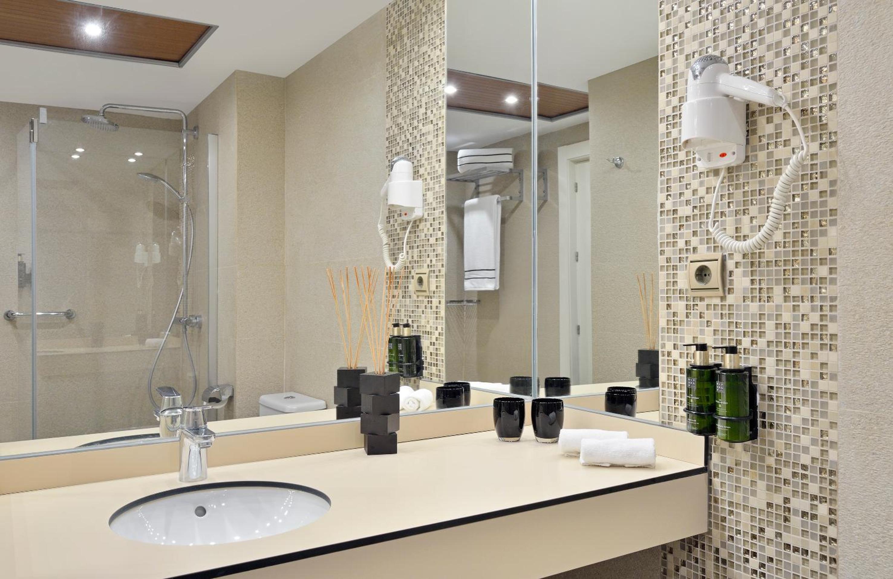Executive Junior Suite - Photo 8