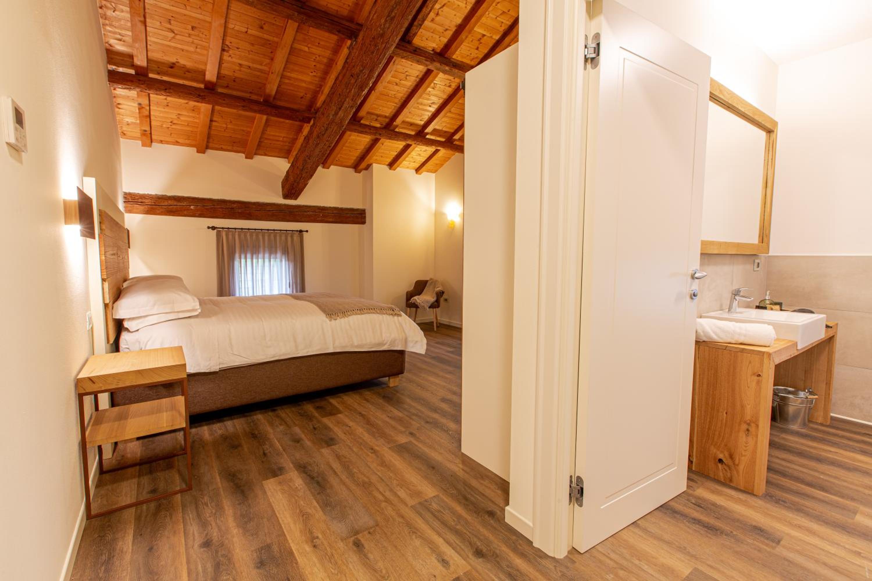 Double Room with Private Bathroom - Photo 1