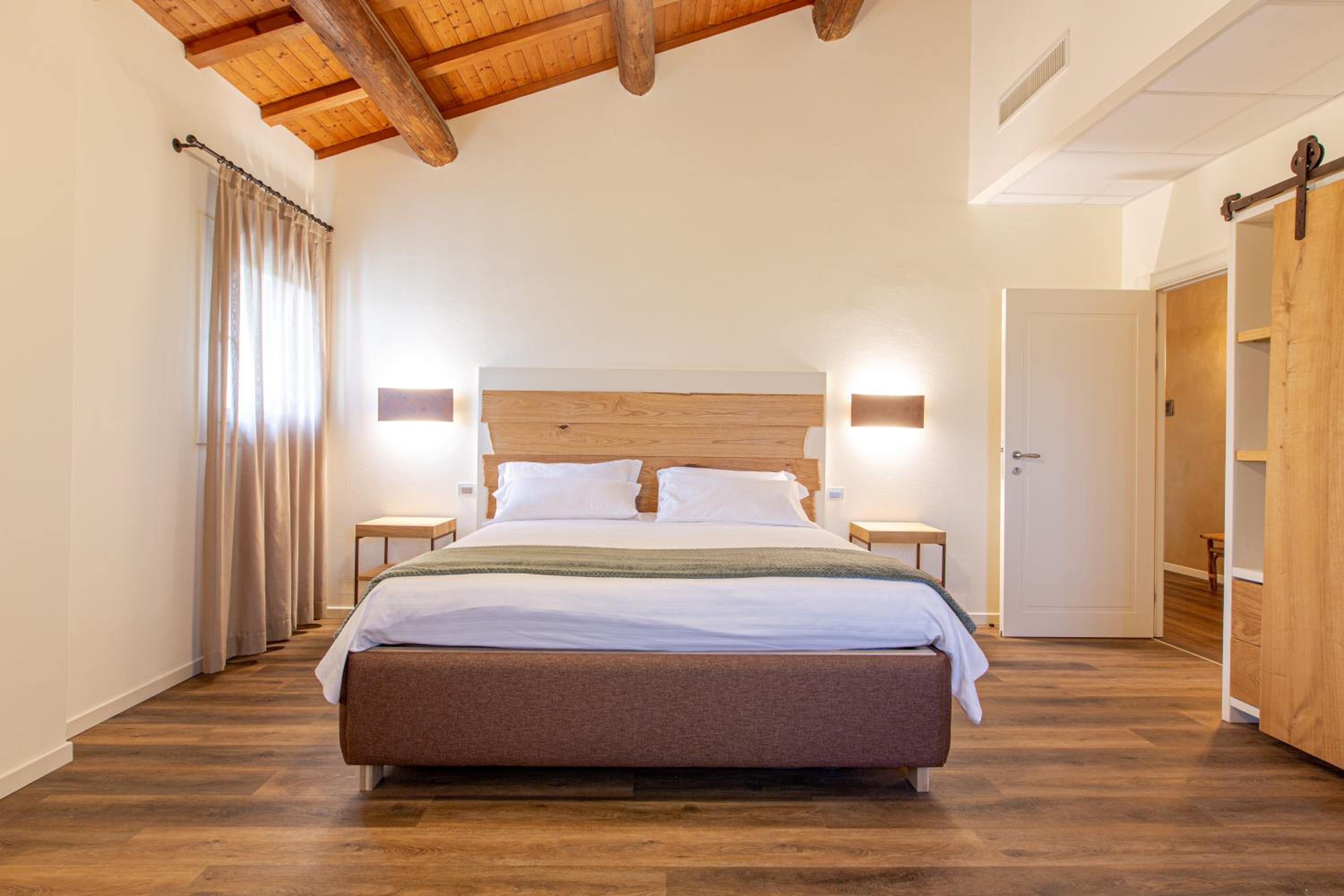 Double Room with Private Bathroom - Photo 3