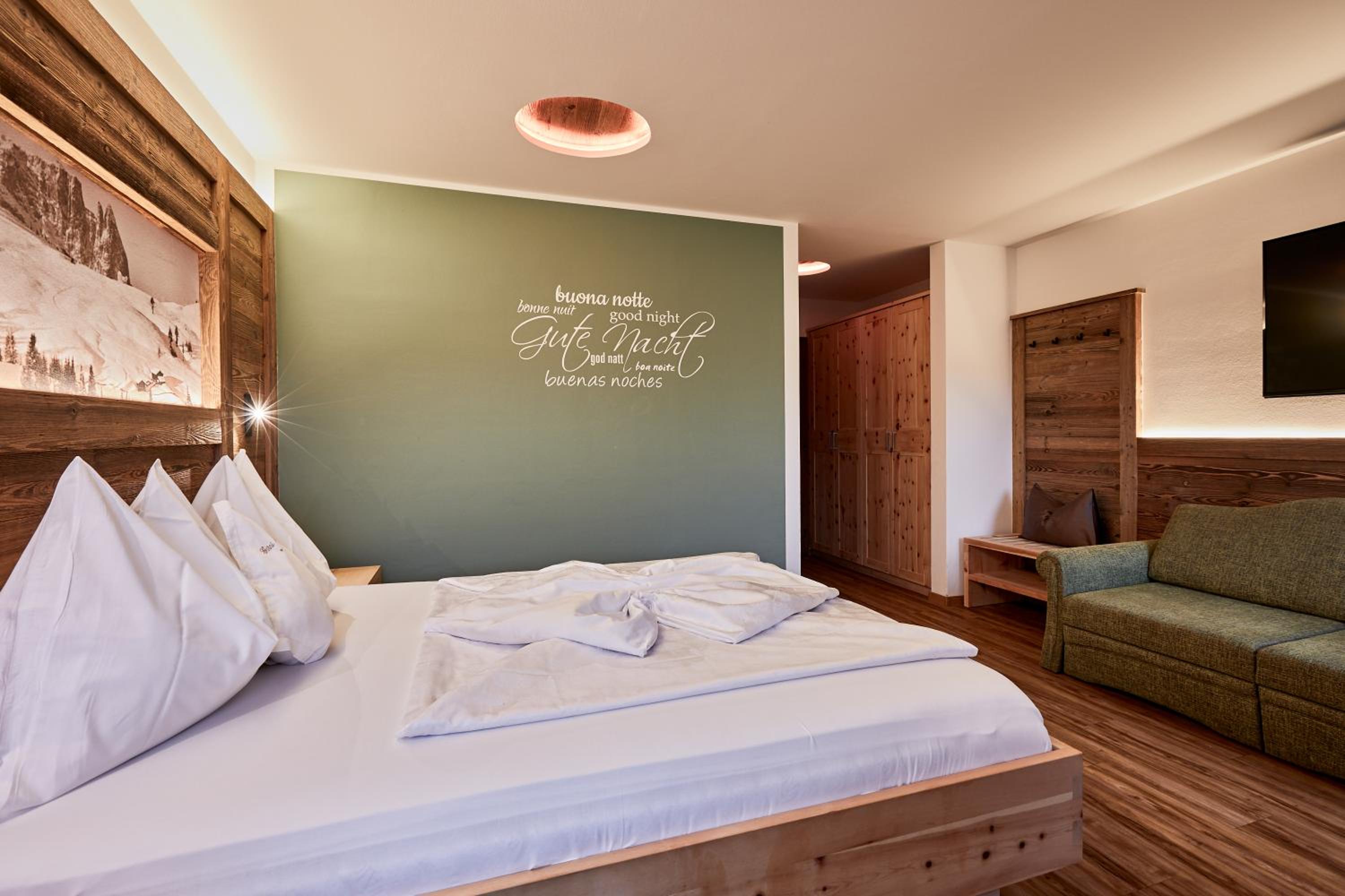 Deluxe Double Room With Balcony photo 3