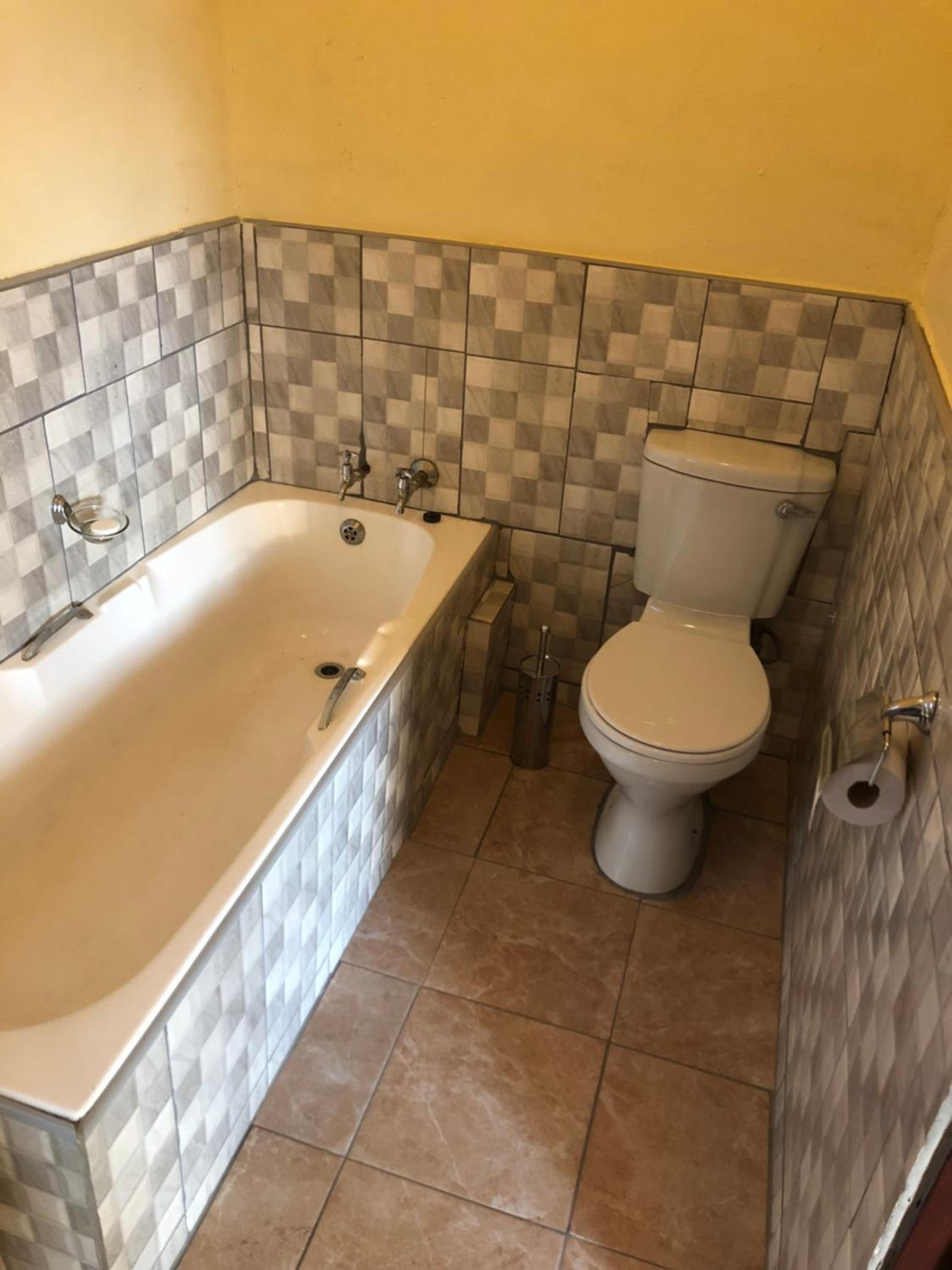 Budget Twin Room - Photo 5
