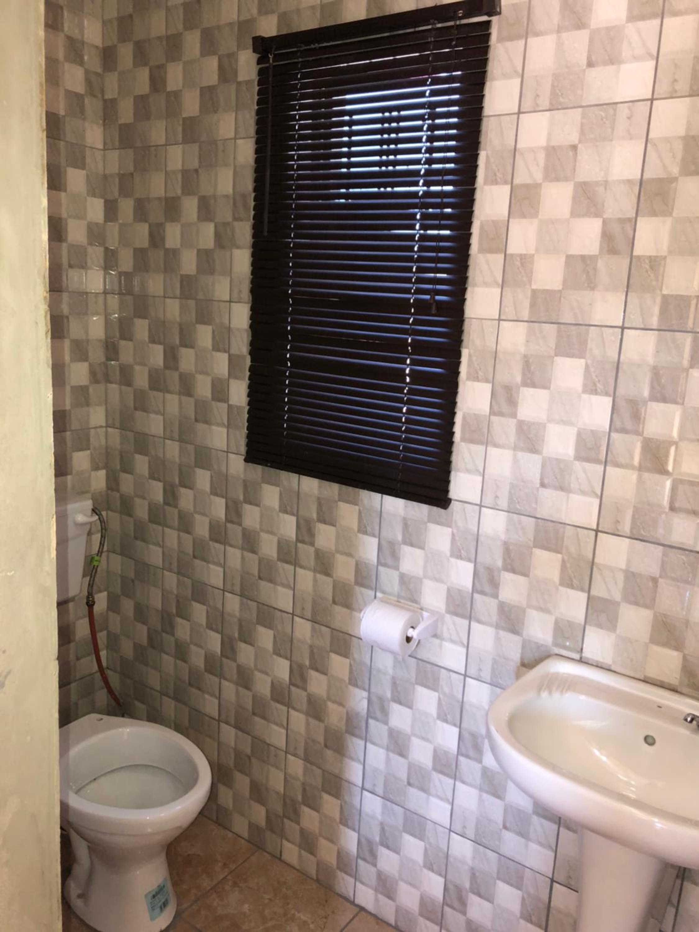Deluxe Double Room with Shower - Photo 8
