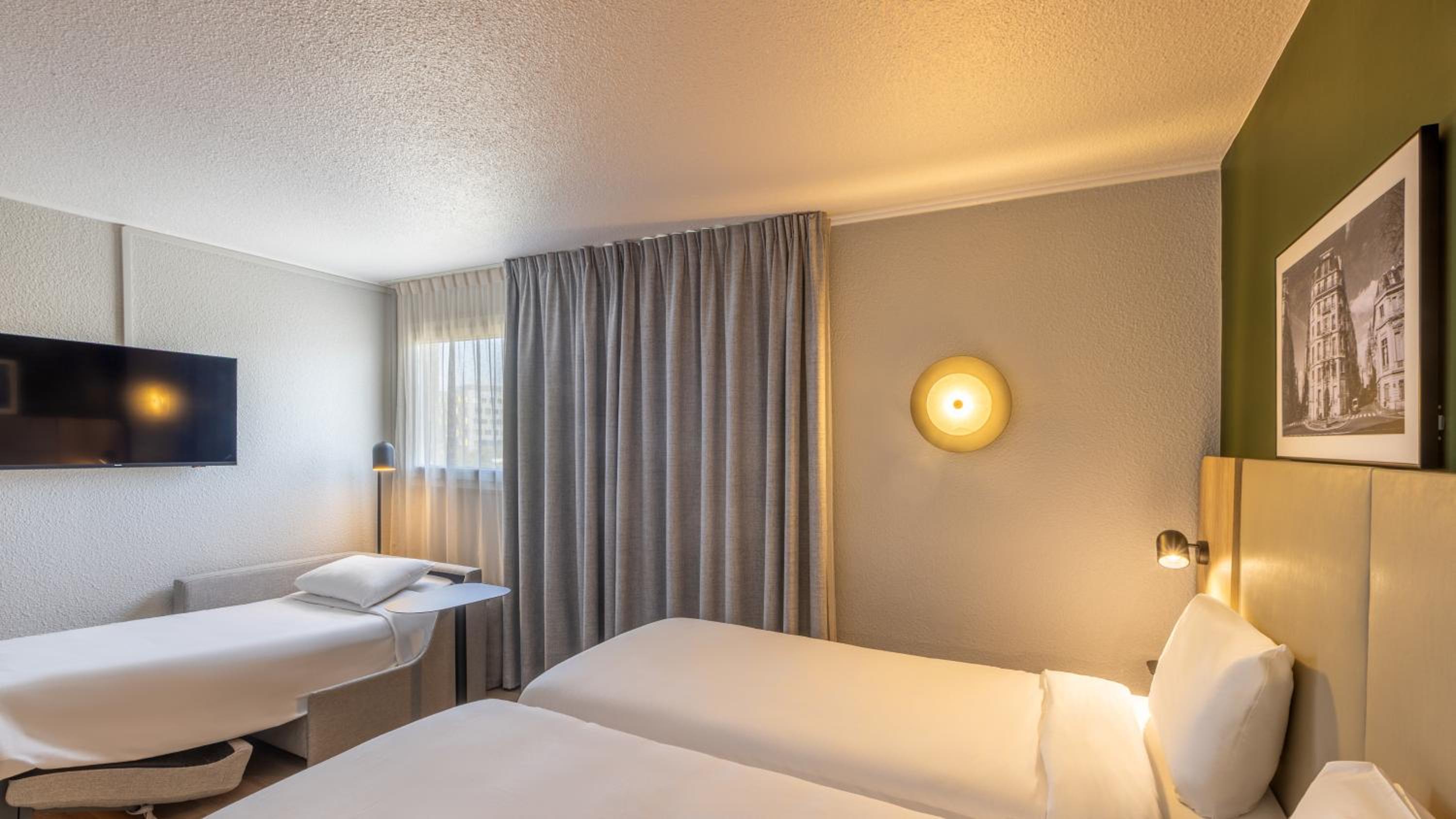 Standard Twin Room with Two Single Beds and Sofa Bed