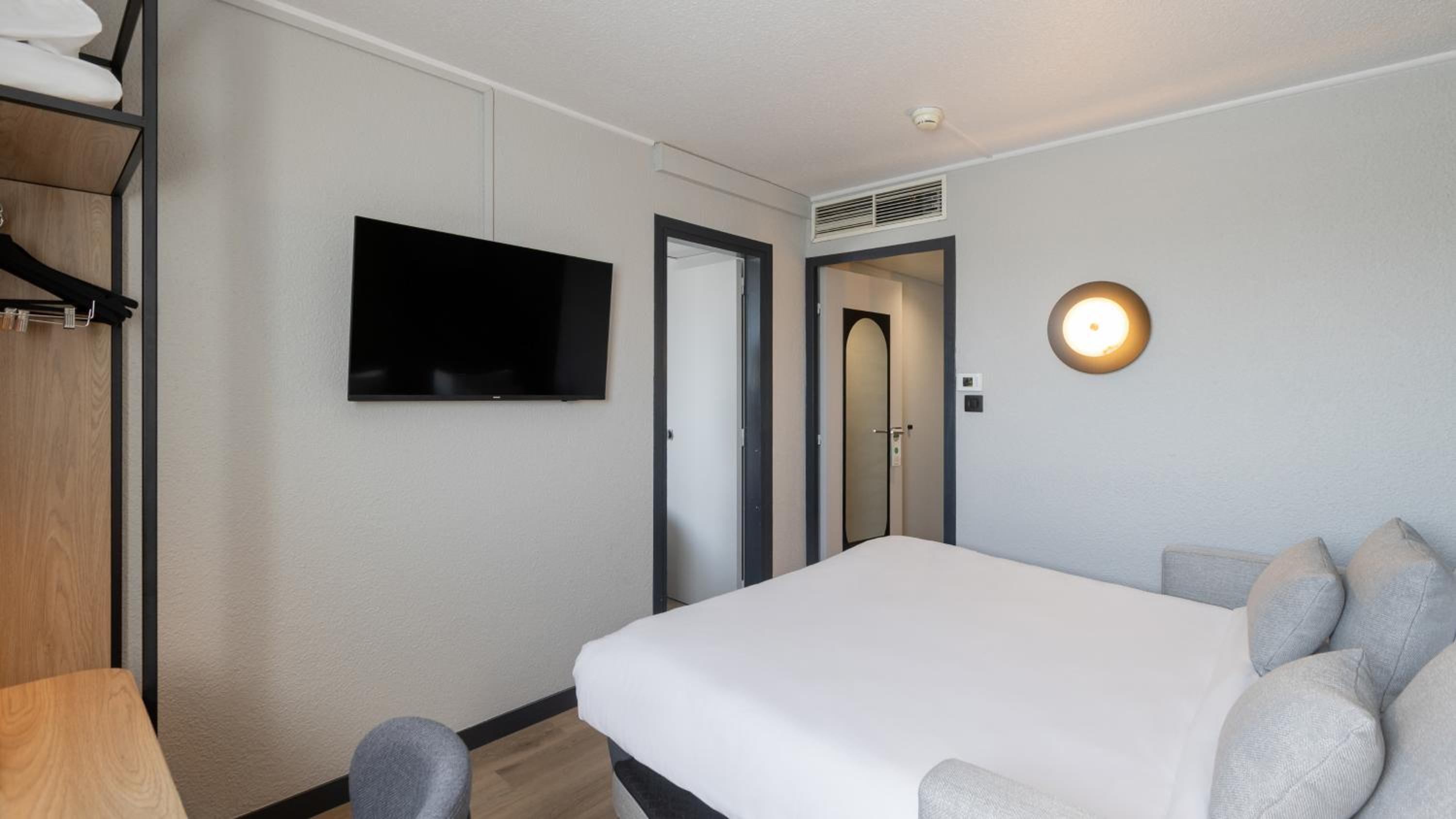 Standard Twin Room with Two Single Beds and Double Sofa Bed