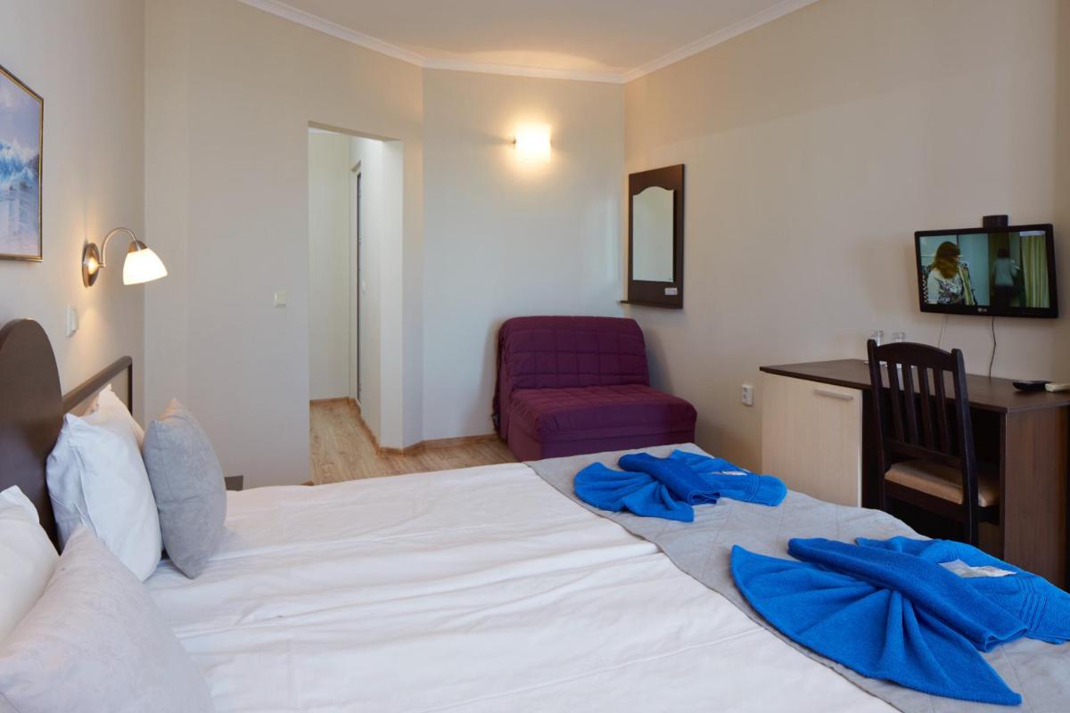 Double Room with Balcony and Sea View - Photo 4