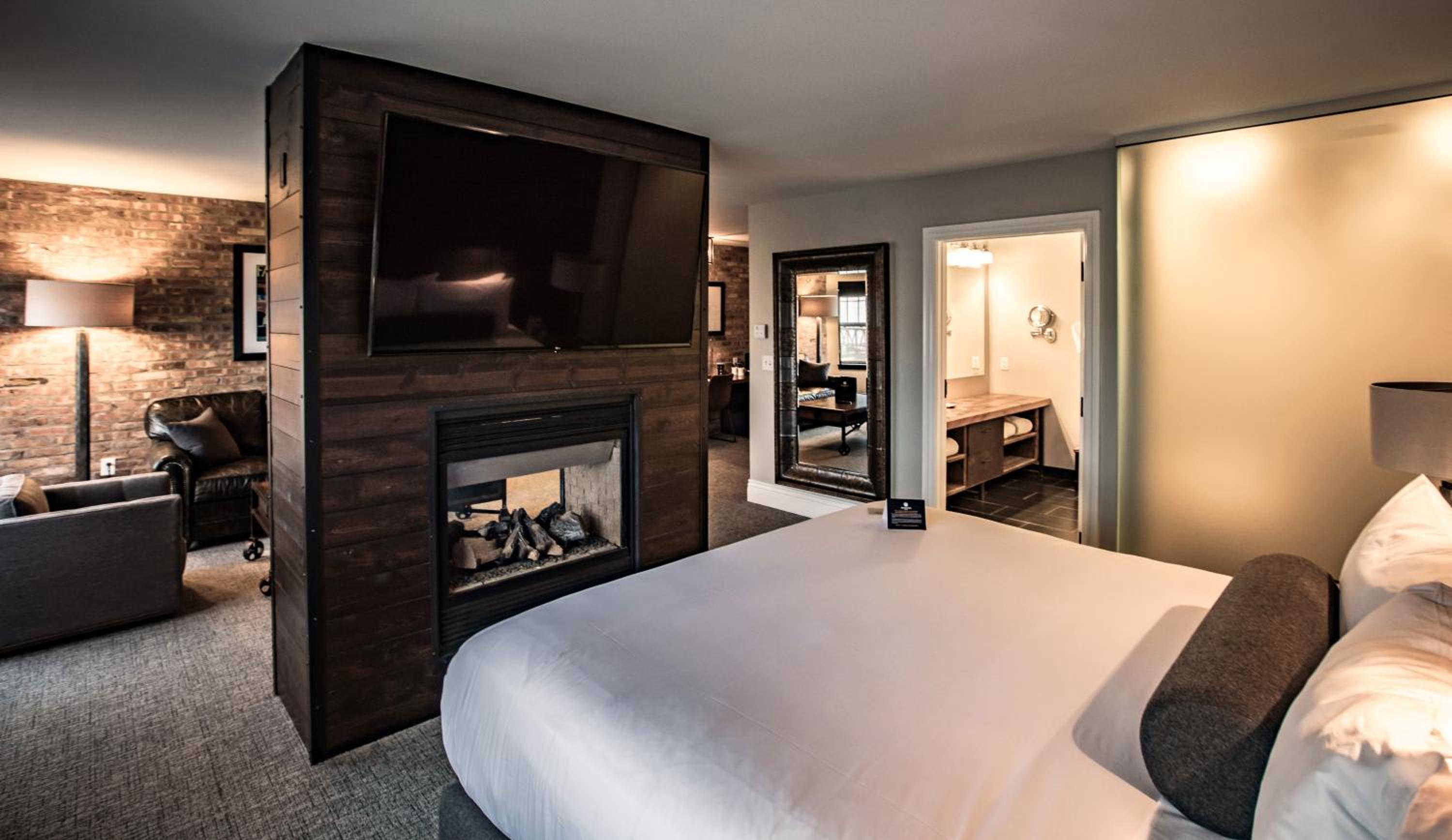 Suite - Photo 12