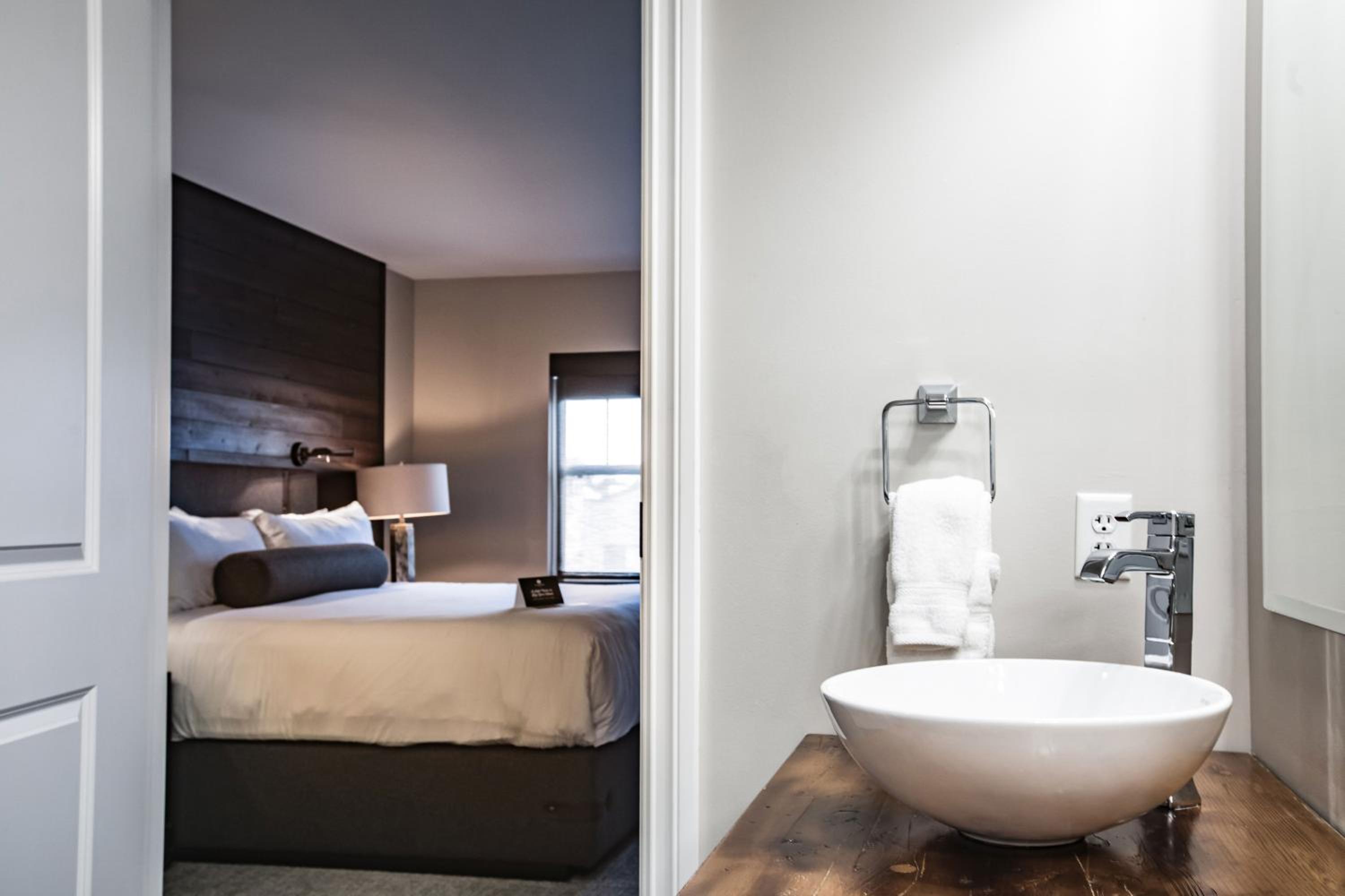Suite - Photo 2