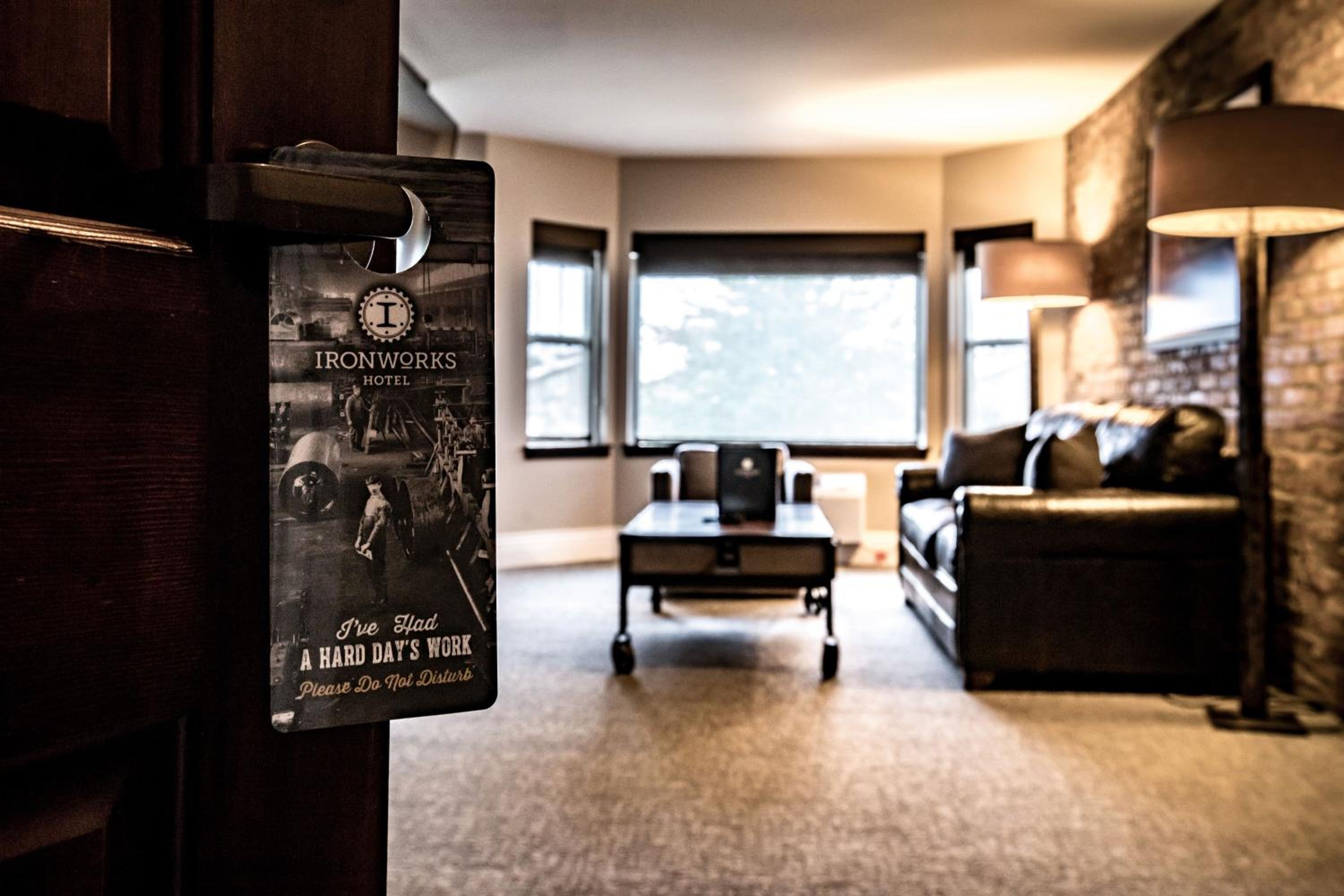 Suite - Photo 9