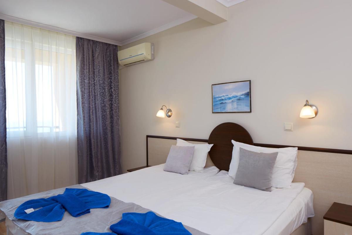 Standard Triple Room with Sea View - Photo 3