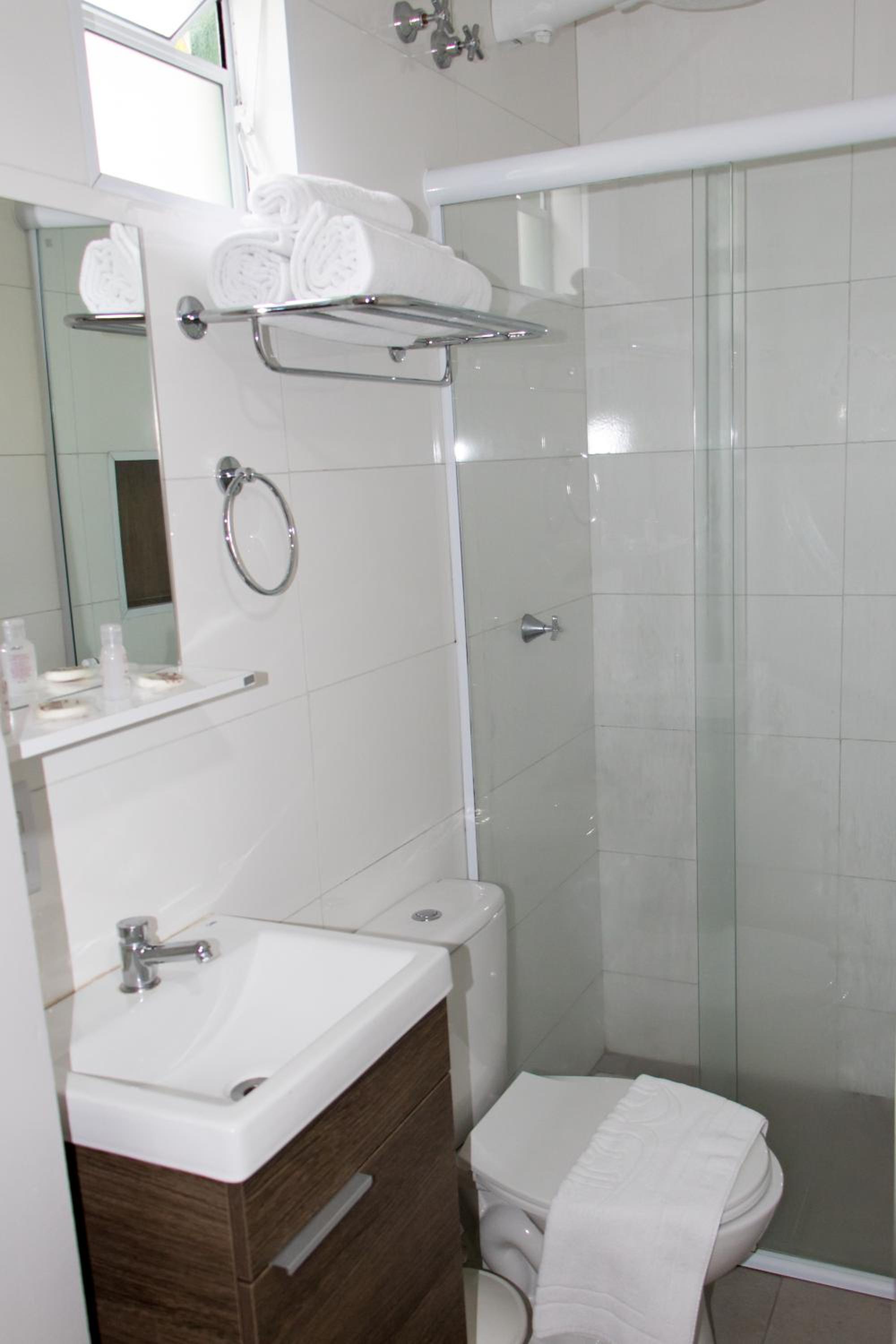 Economy Twin Room - Photo 7