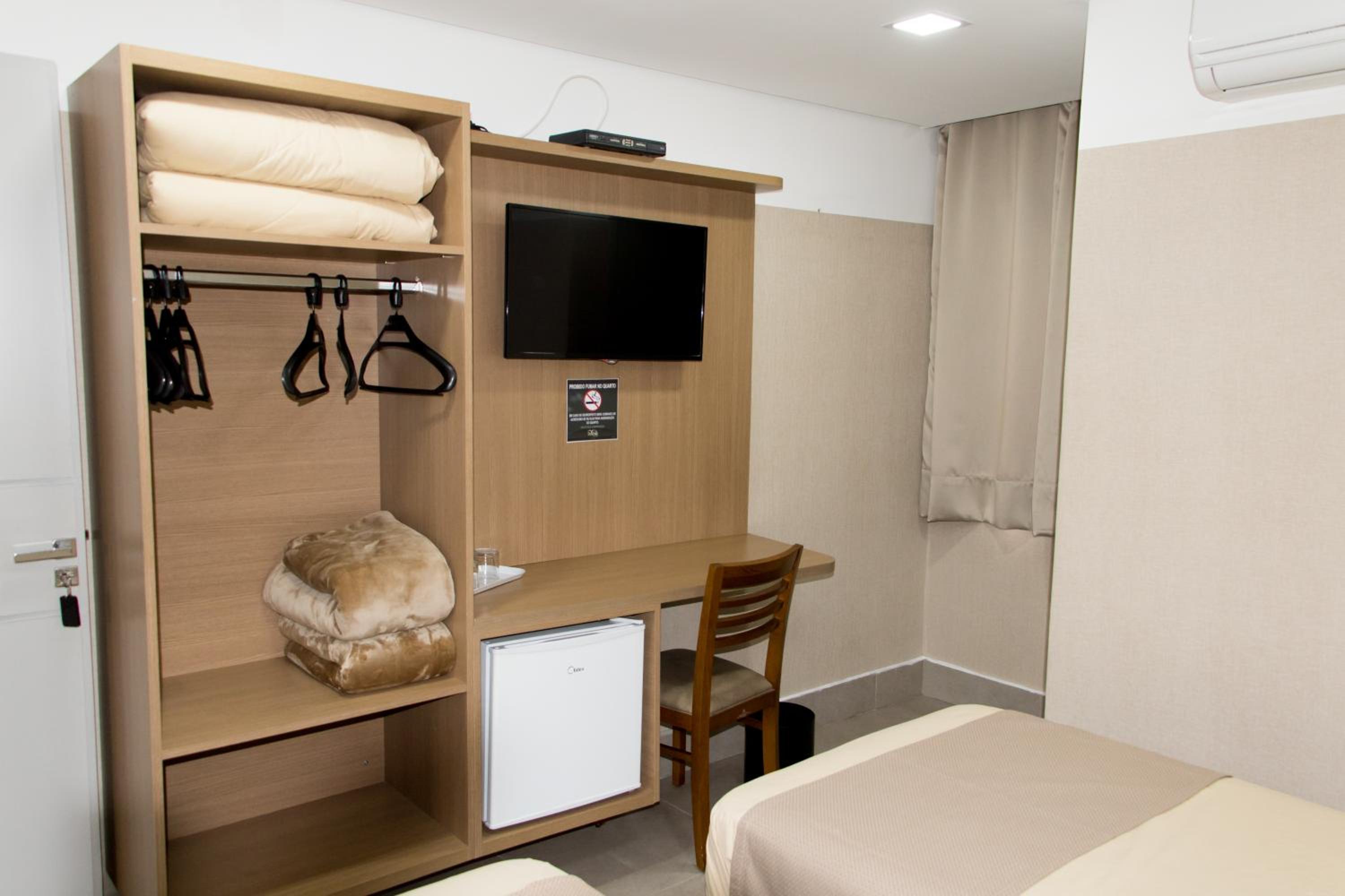 Economy Twin Room - Photo 6