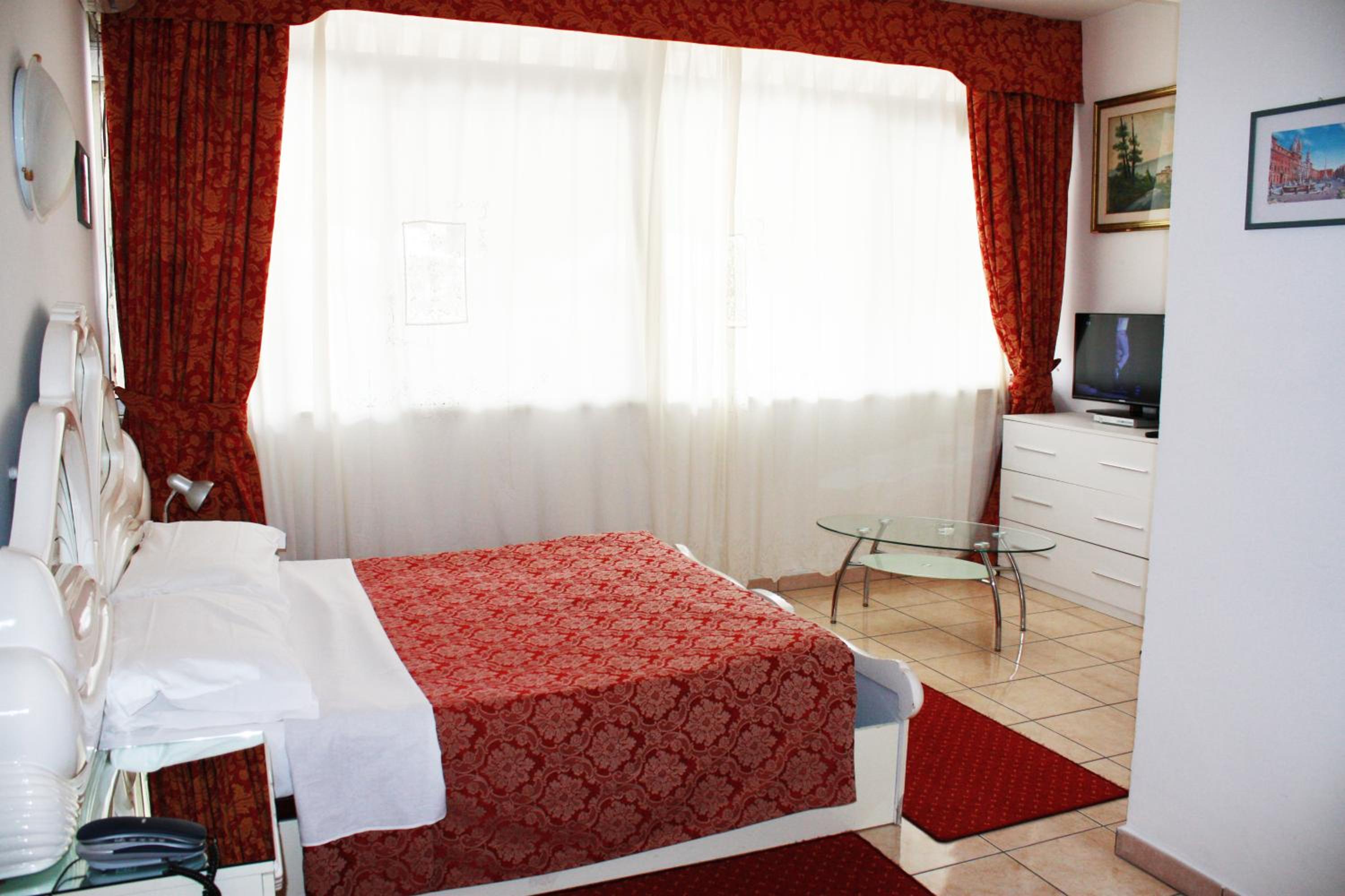 Double or Twin Room - Photo 9