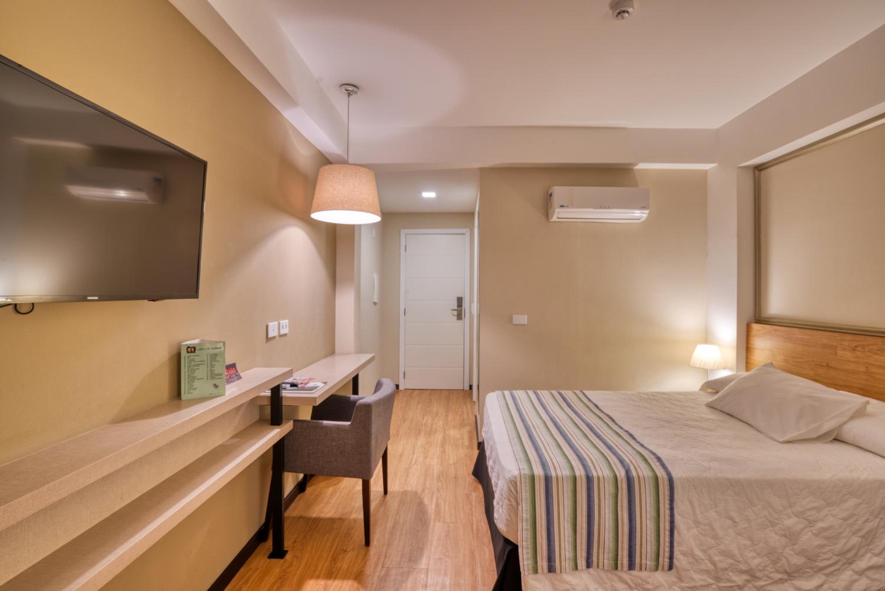 Deluxe Room with Two Double Beds - Photo 3