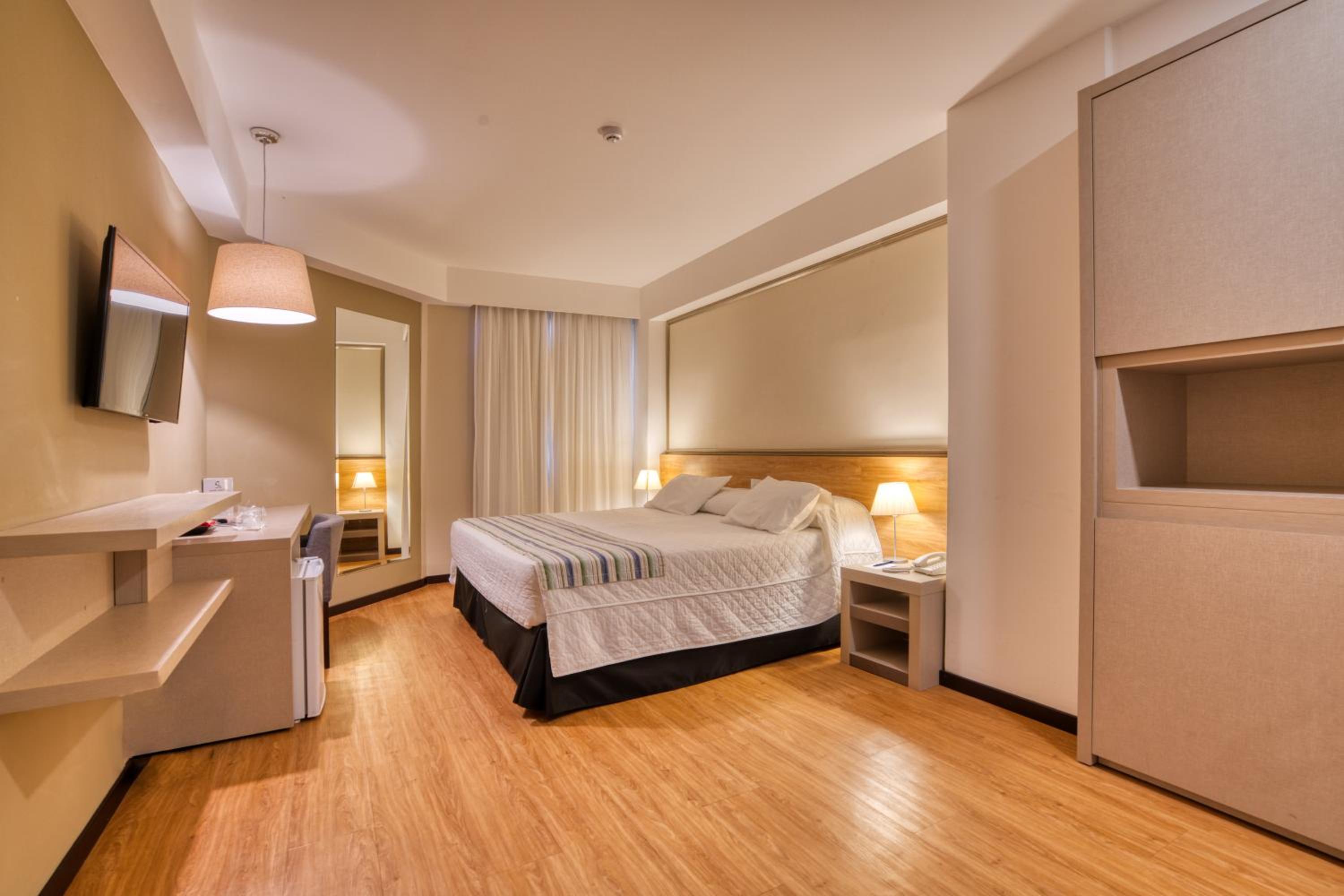 Deluxe Room with 1 Double Bed - Photo 7